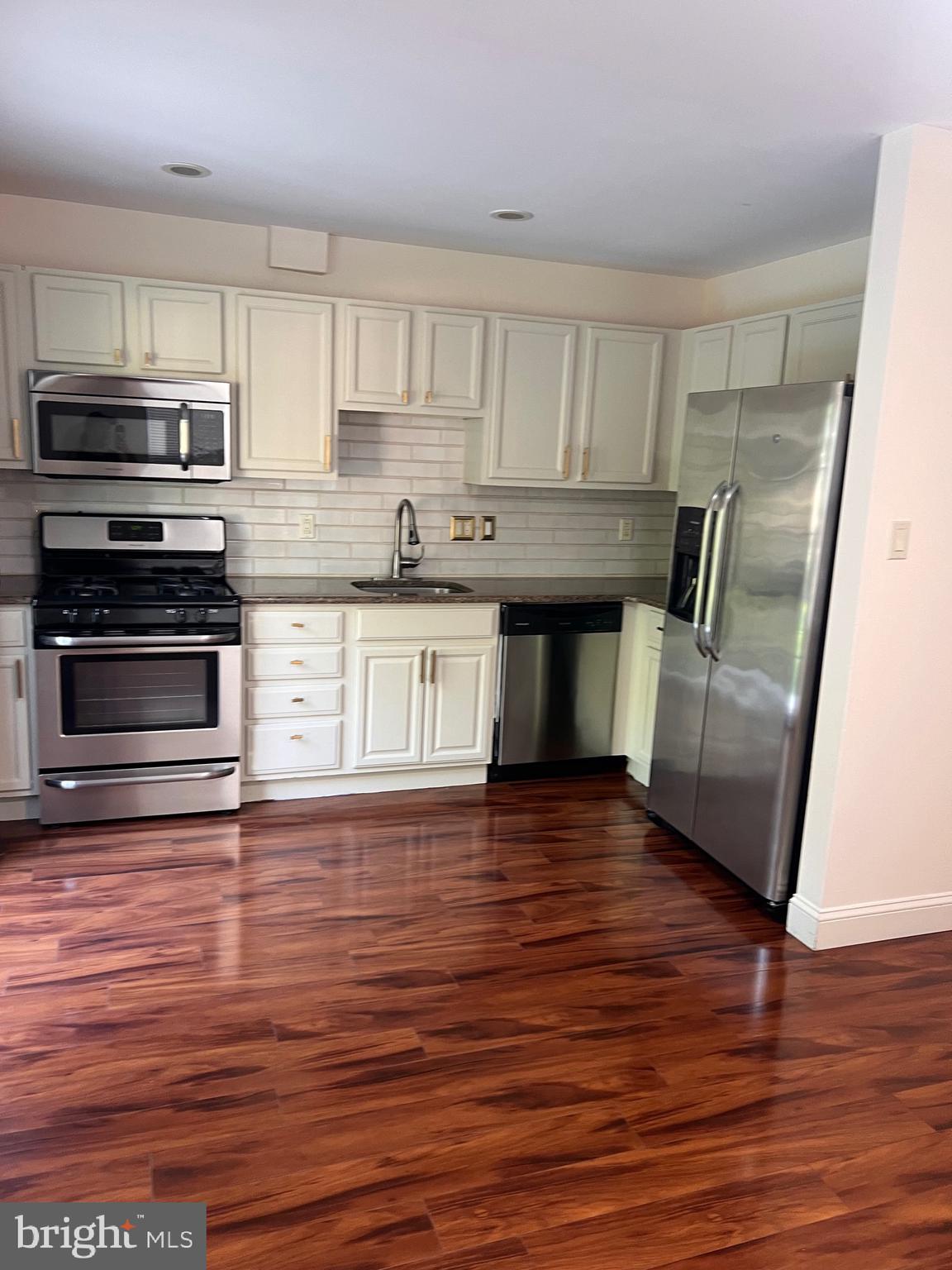 LAWNDALE - Residential