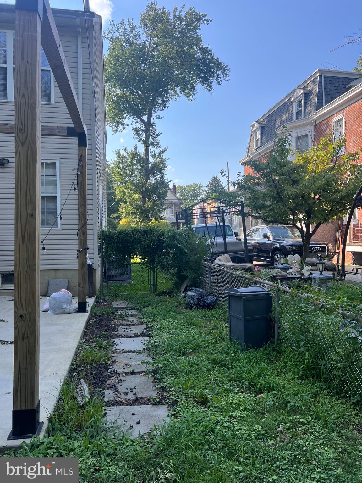 LAWNDALE - Residential