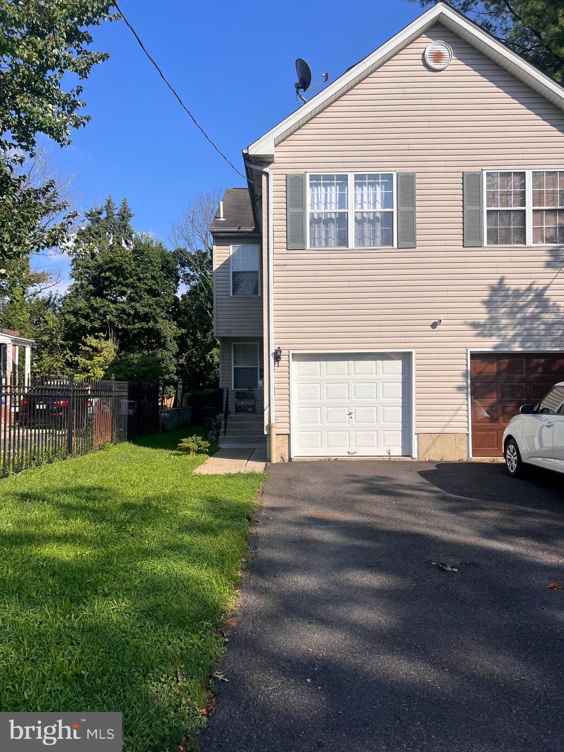 LAWNDALE - Residential