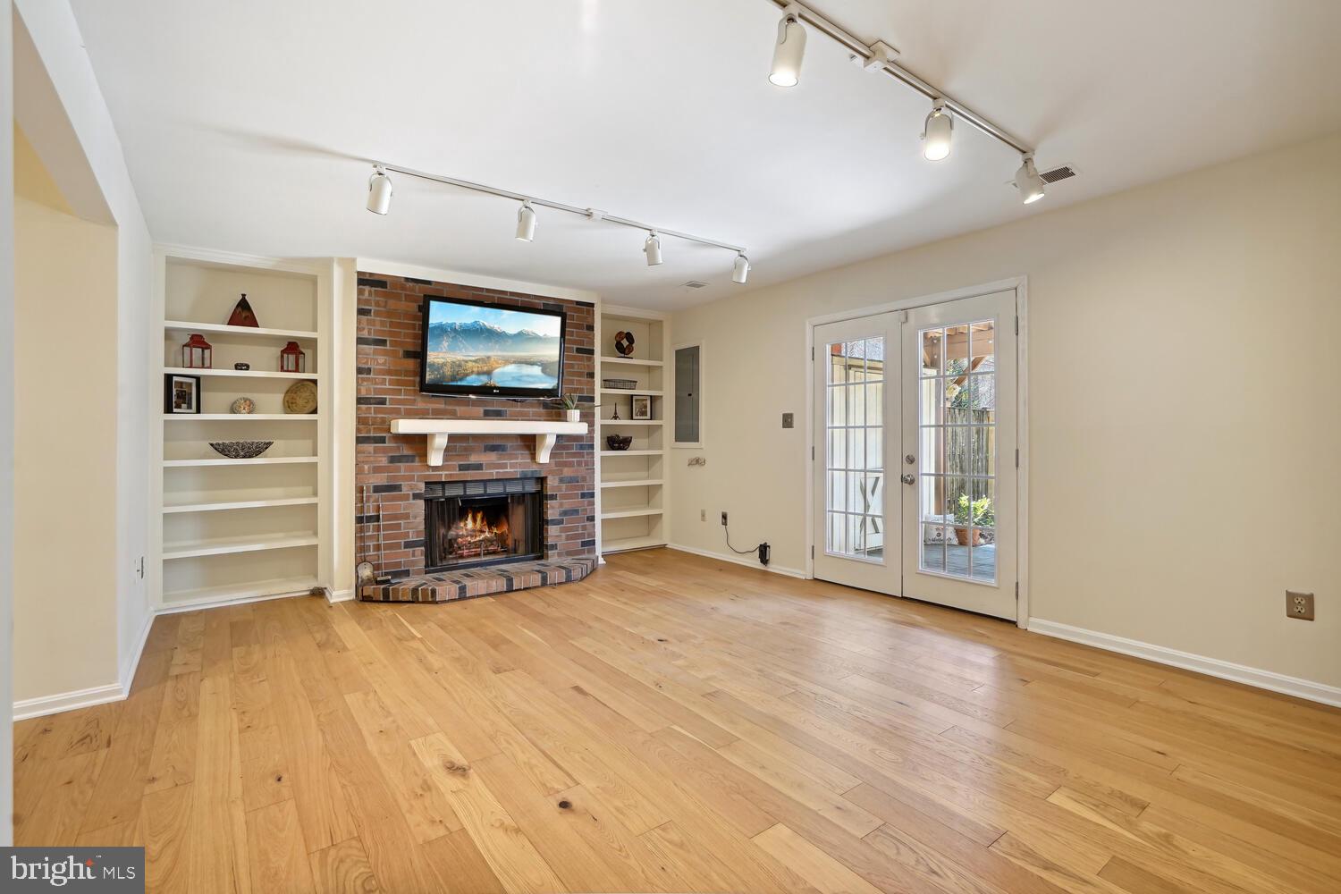 RUNNYMEADE - Residential