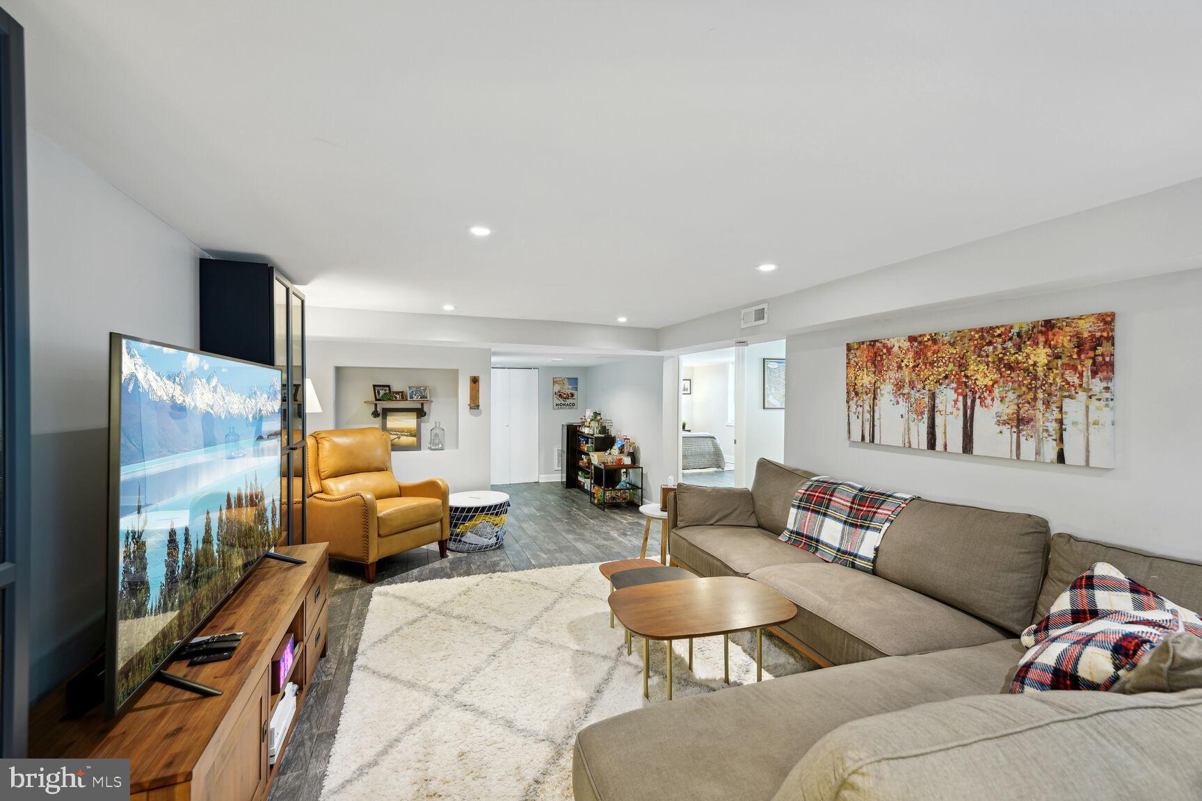 VIRGINIA HILLS - Residential