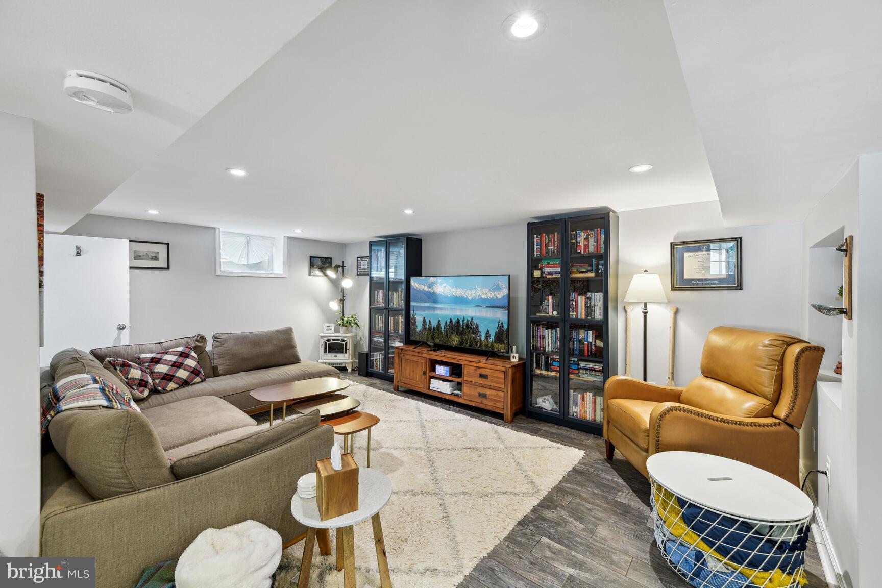 VIRGINIA HILLS - Residential