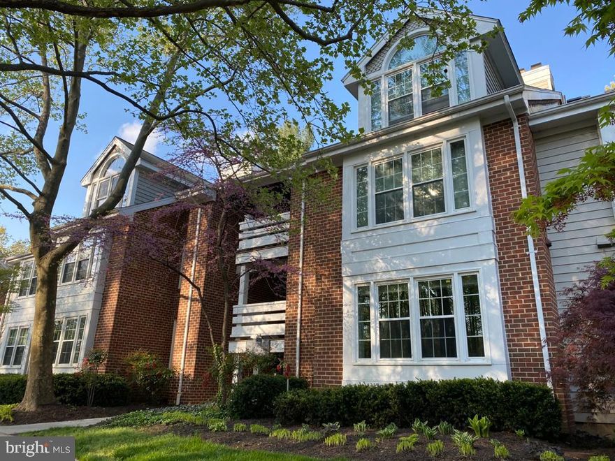 Rare 2 BR 2 BA HOME !!! Updated kitchen w/new appliances, dishwasher, washer & dryer(2020), fridge(2020), Water Heater (2020) and tons of windows for natural light - living room w/two-sided fireplace & sliding glass doors to private deck w/great view of trees - separate dining area with chandelier - full bath in hallway - newer Kenmore washer/dryer - HOA also includes Reston HOA which provides community w/pools, tennis courts, trails & lake privileges - A MUST SEEEE!!!! Centrally located  10 minutes drive from Dulles Airport (IAD), 30 Minutes to Reagan National (DCA), 5 Minutes from Reston Town Center with lots of restaurants, shopping and movie theater.