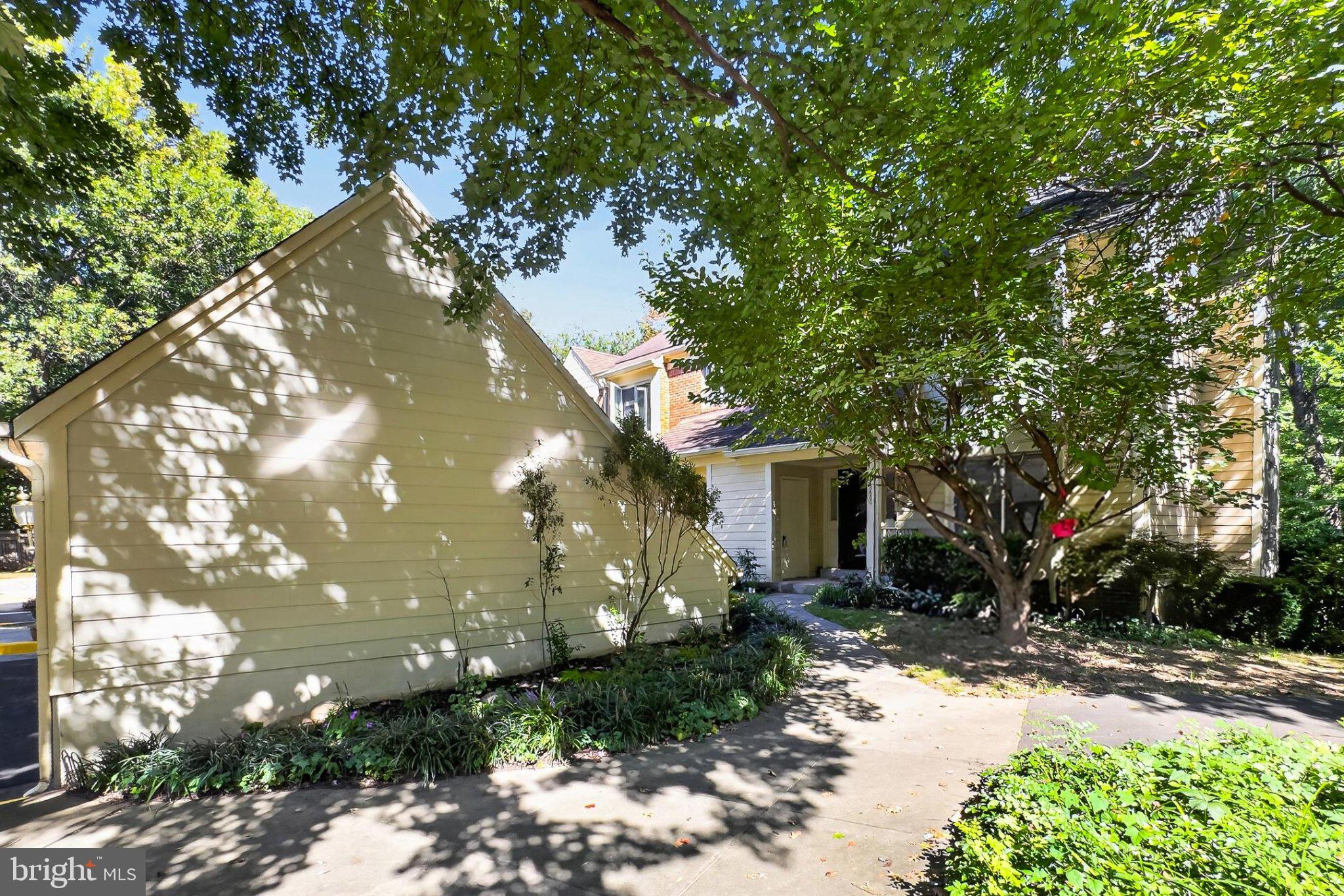 12500 N LAKE COURT