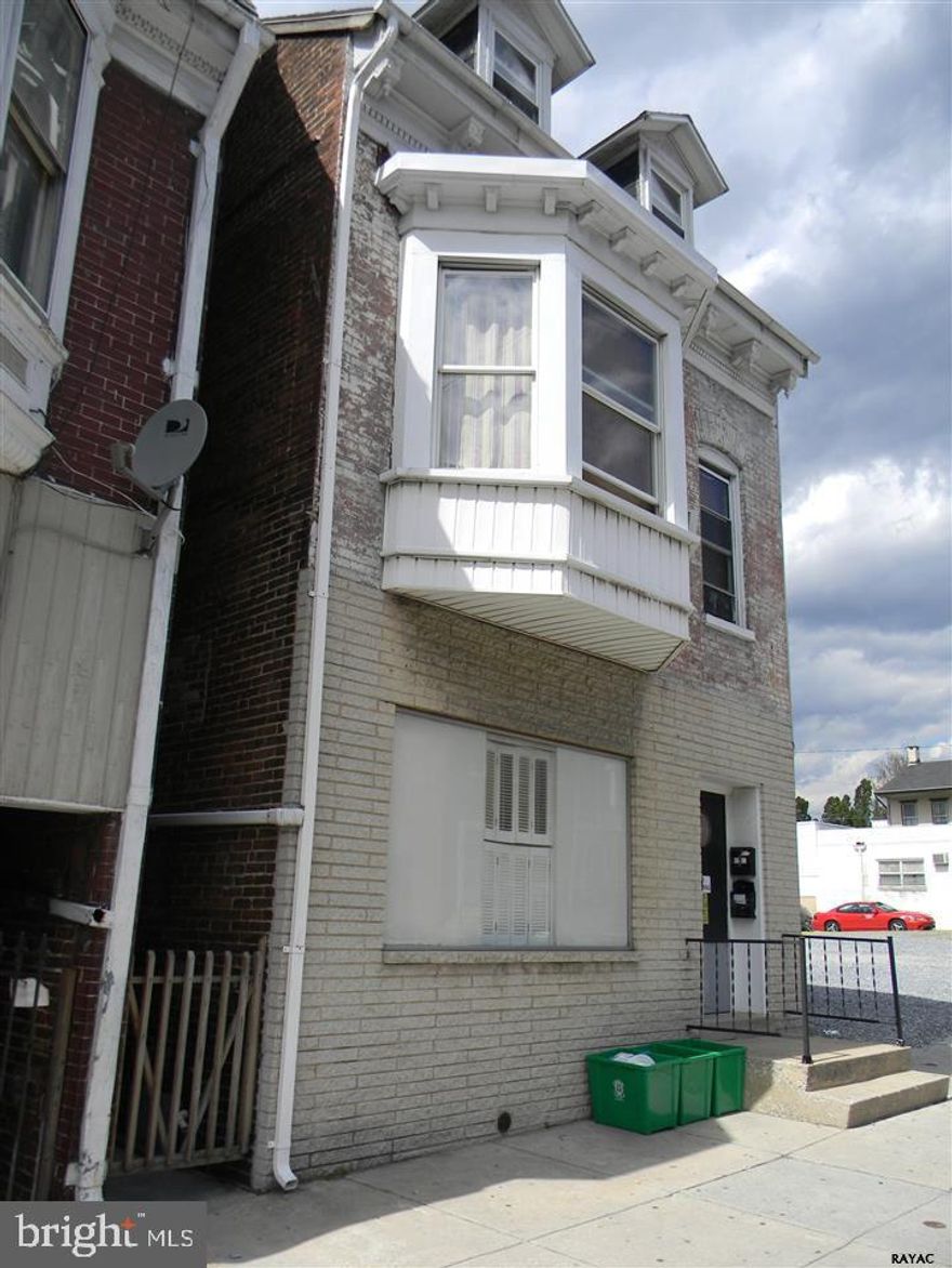 SUPER INVESTMENT, FULLY RENTED 3 UNIT, SOLID WELL MAINTAINED BUILDING WITH GOOD CLEAN TENANTS.  ADDITIONAL 240 SQ FT STORAGE BUILDING, 4 PARKING SPACES IN REAR OF BUILDING.