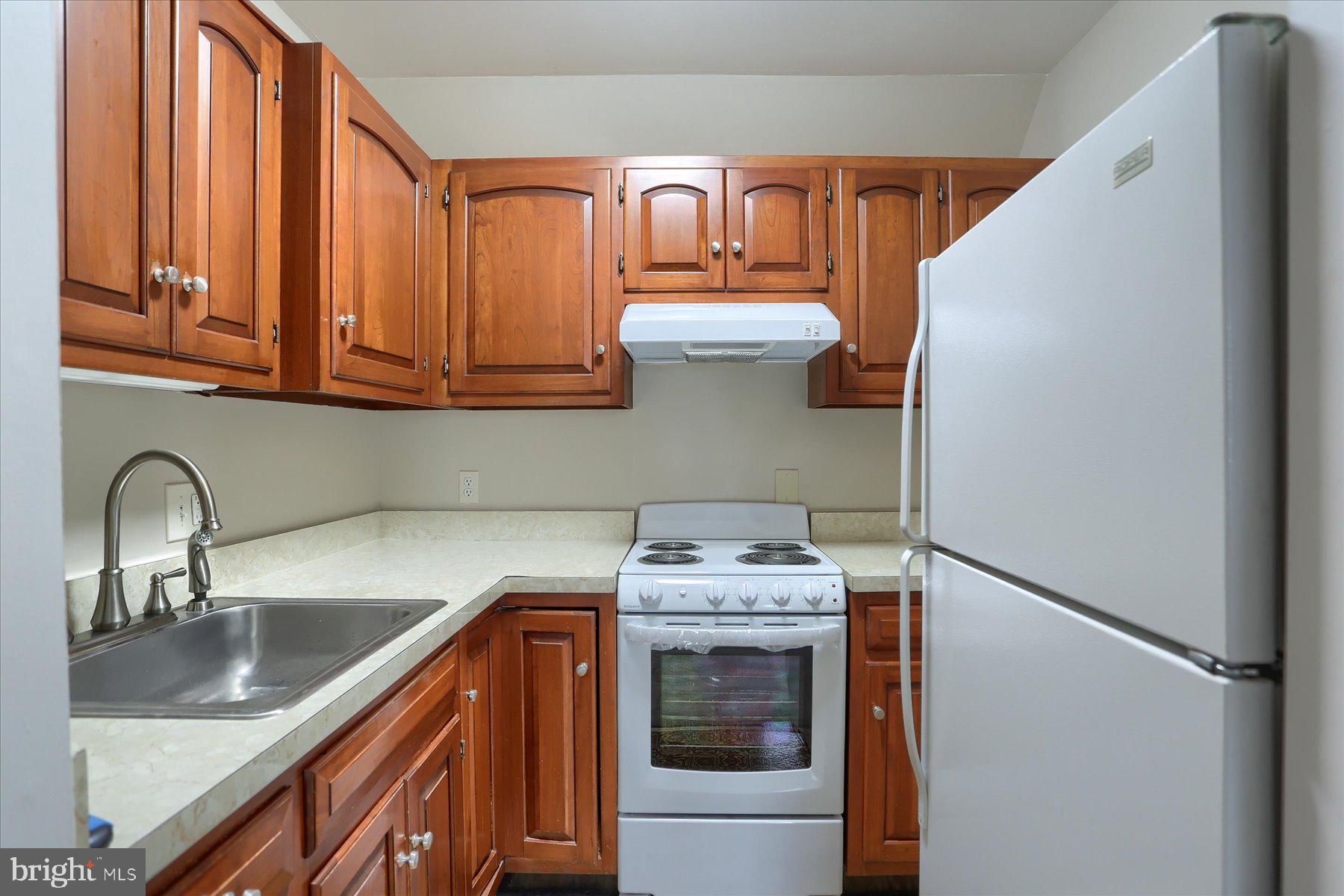 Discover the perfect blend of comfort and convenience! Located on the second floor of a private residence, this beautiful 1-bedroom, 1-bathroom apartment offers a spacious living/dining space with ample natural light, a cozy but efficient kitchen, and a large bedroom with walk-in closet. With a convenient location in Colonial Crest, residents enjoy easy access to nearby amenities, including shops, restaurants, parks, and more. Your private entrance to the apartment is the front entry. Whether you're strolling through the neighborhood or exploring the surrounding area, this apartment offers the perfect place to call home. All utilities, including internet, are included! Good credit and renters insurance required. A great spot to call home. This is a non-smoking apartment.