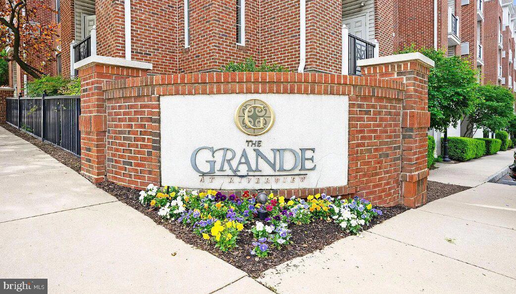 THE GRANDE AT RIVERVIEW - Residential
