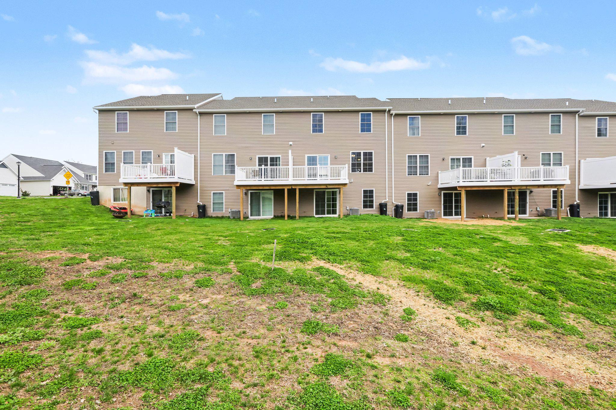 WOODLAND HILLS - Residential