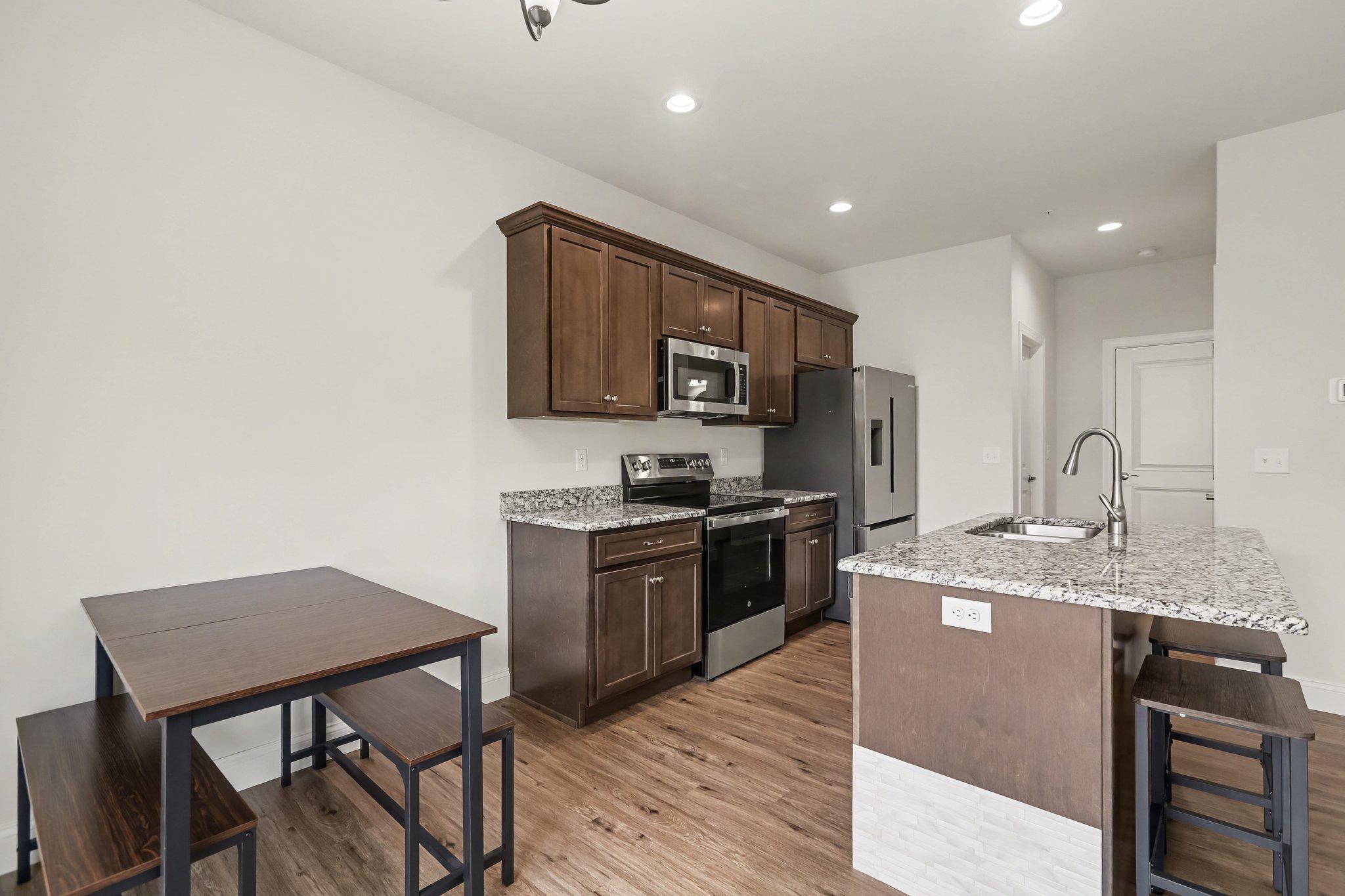 WOODLAND HILLS - Residential