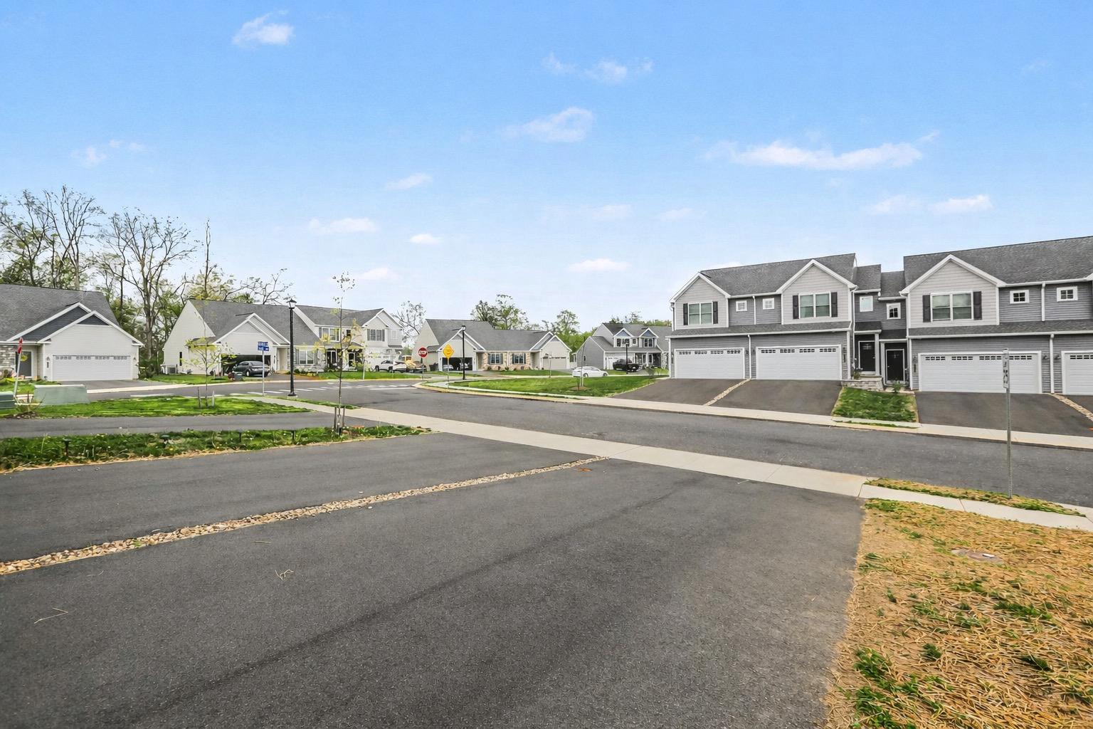 WOODLAND HILLS - Residential