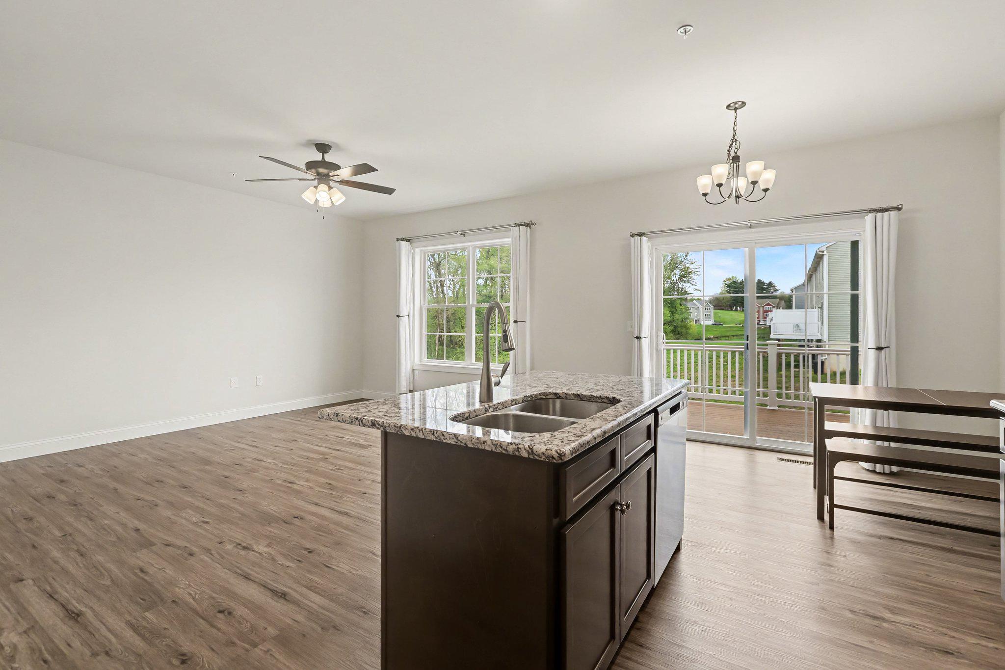 WOODLAND HILLS - Residential