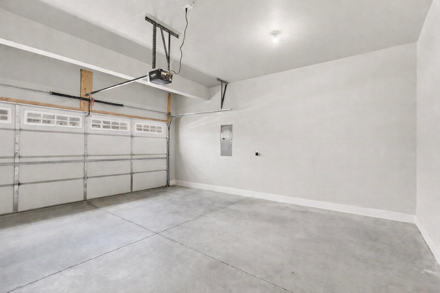 WOODLAND HILLS - Residential