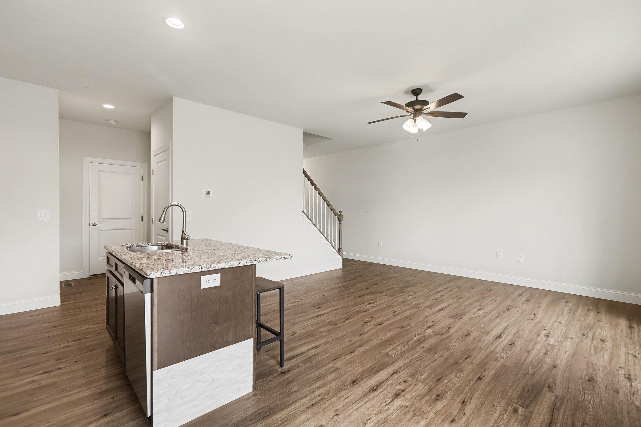 WOODLAND HILLS - Residential