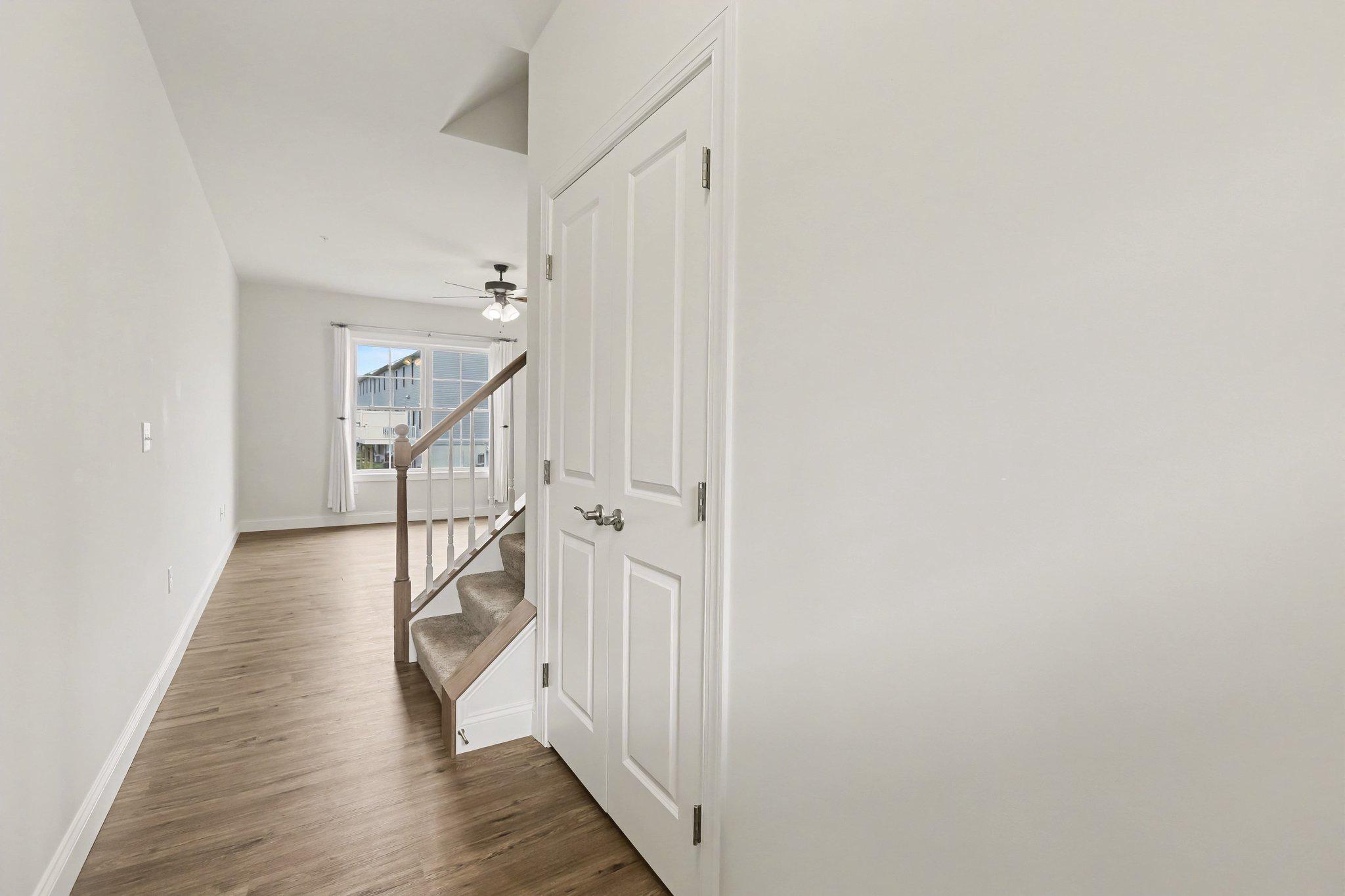 WOODLAND HILLS - Residential