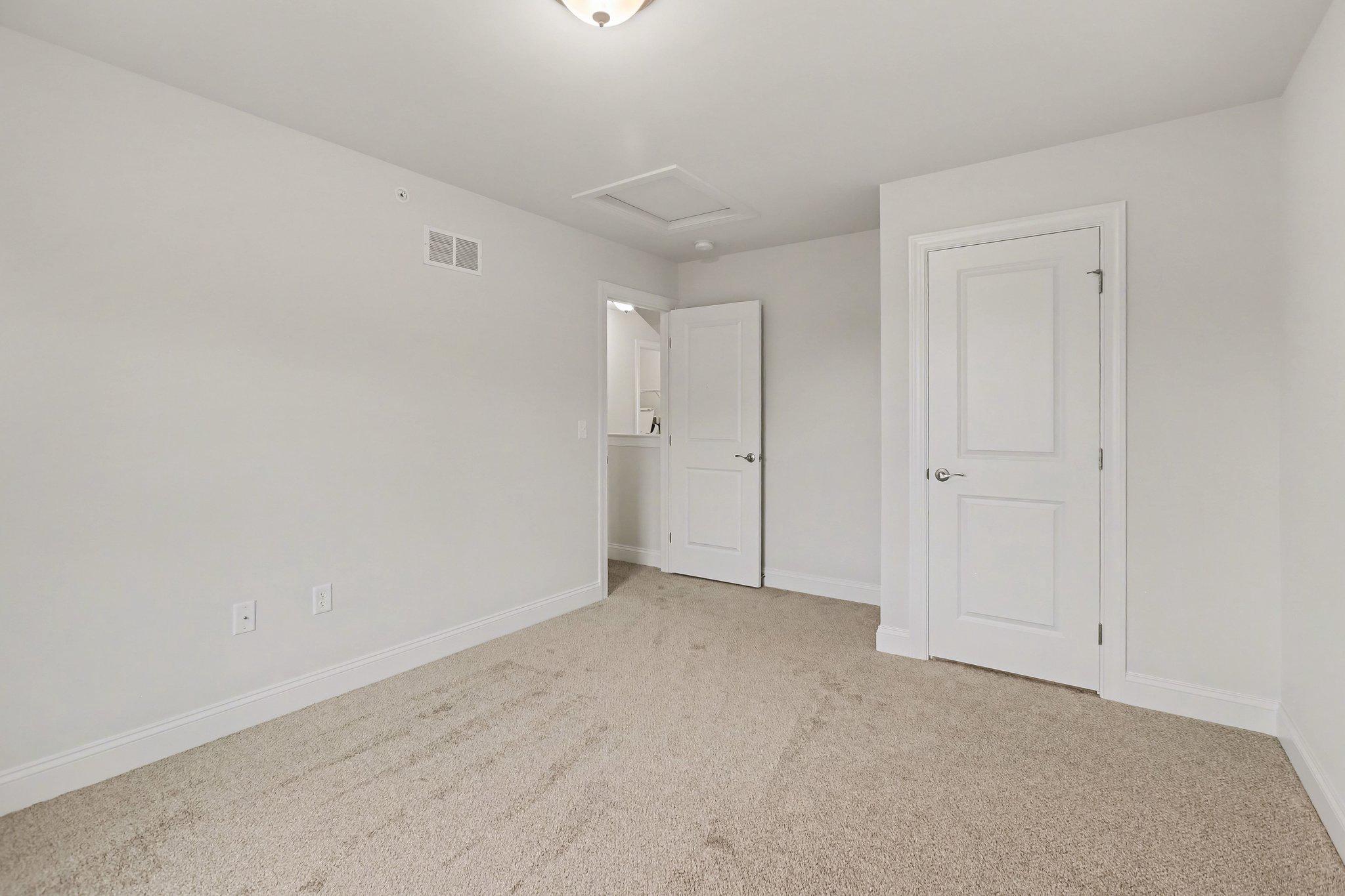 WOODLAND HILLS - Residential