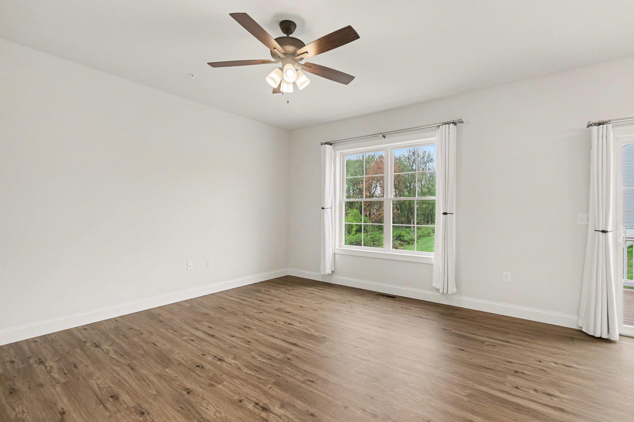 WOODLAND HILLS - Residential