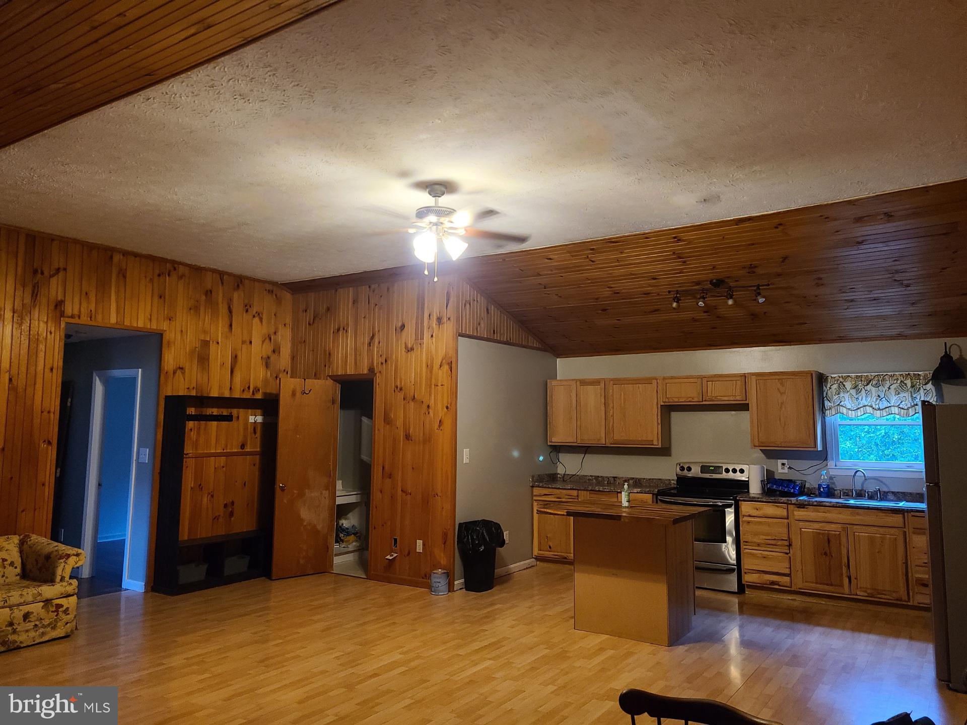 HAMPSHIRE COUNTY - Residential