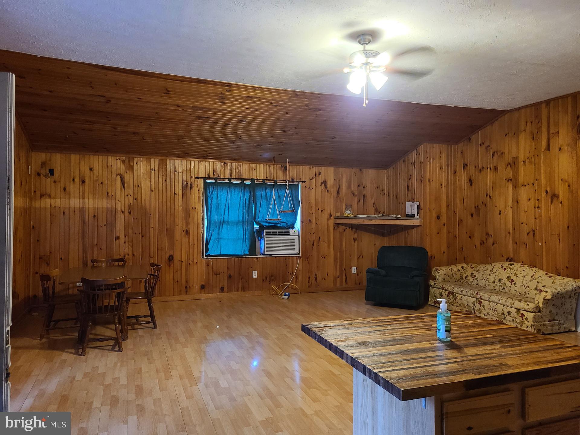 HAMPSHIRE COUNTY - Residential