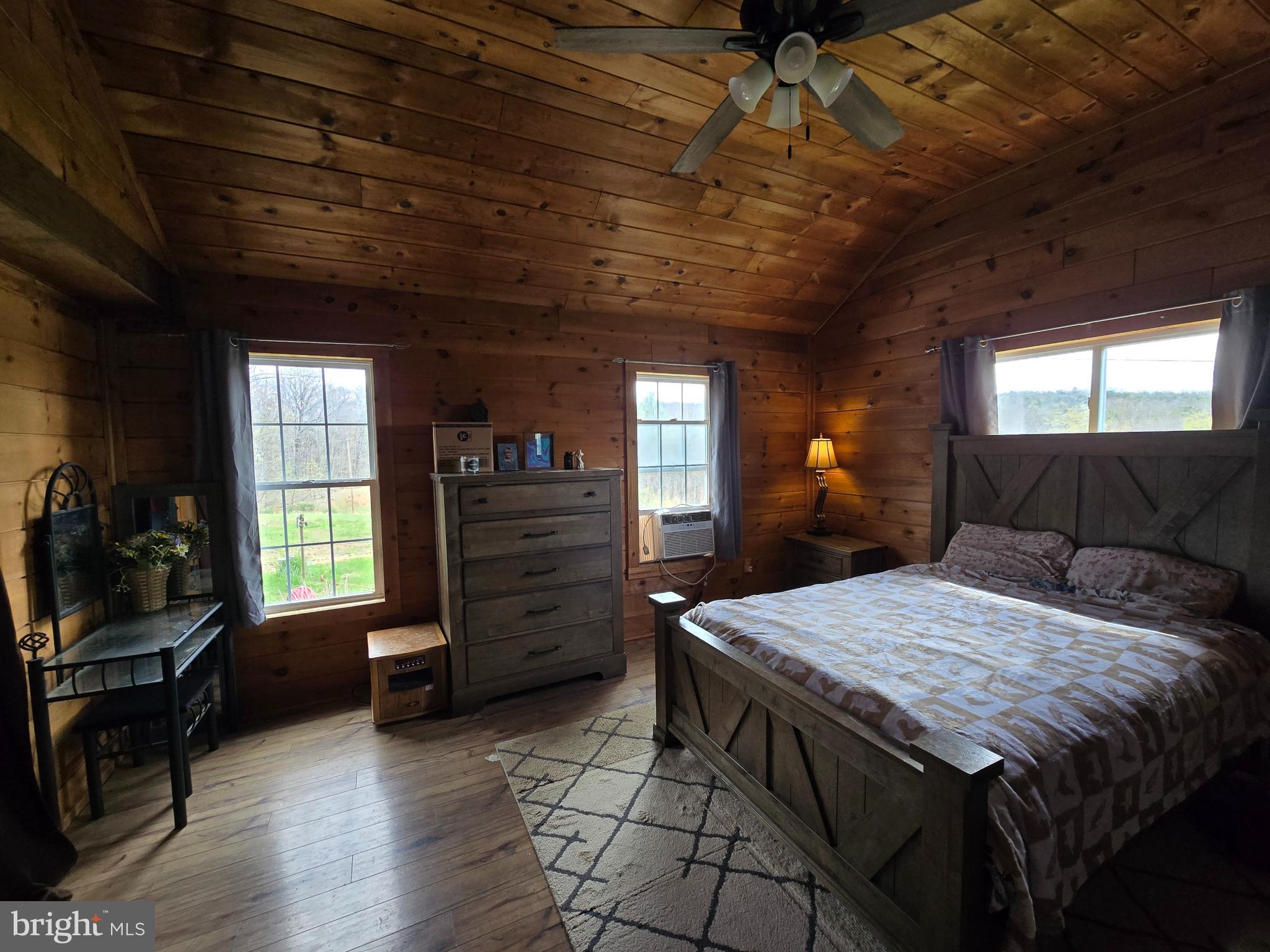 HAMPSHIRE COUNTY - Residential