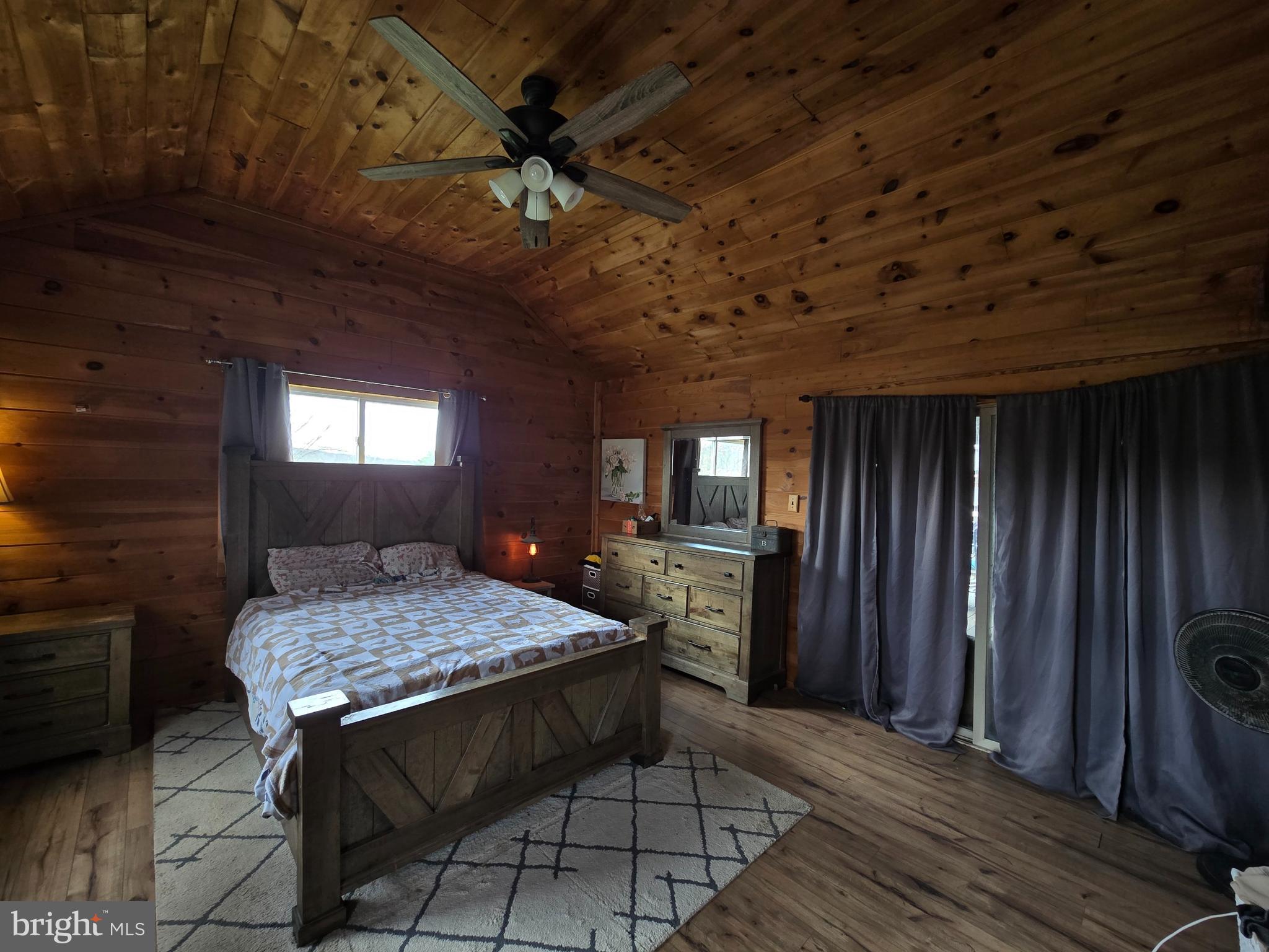 HAMPSHIRE COUNTY - Residential