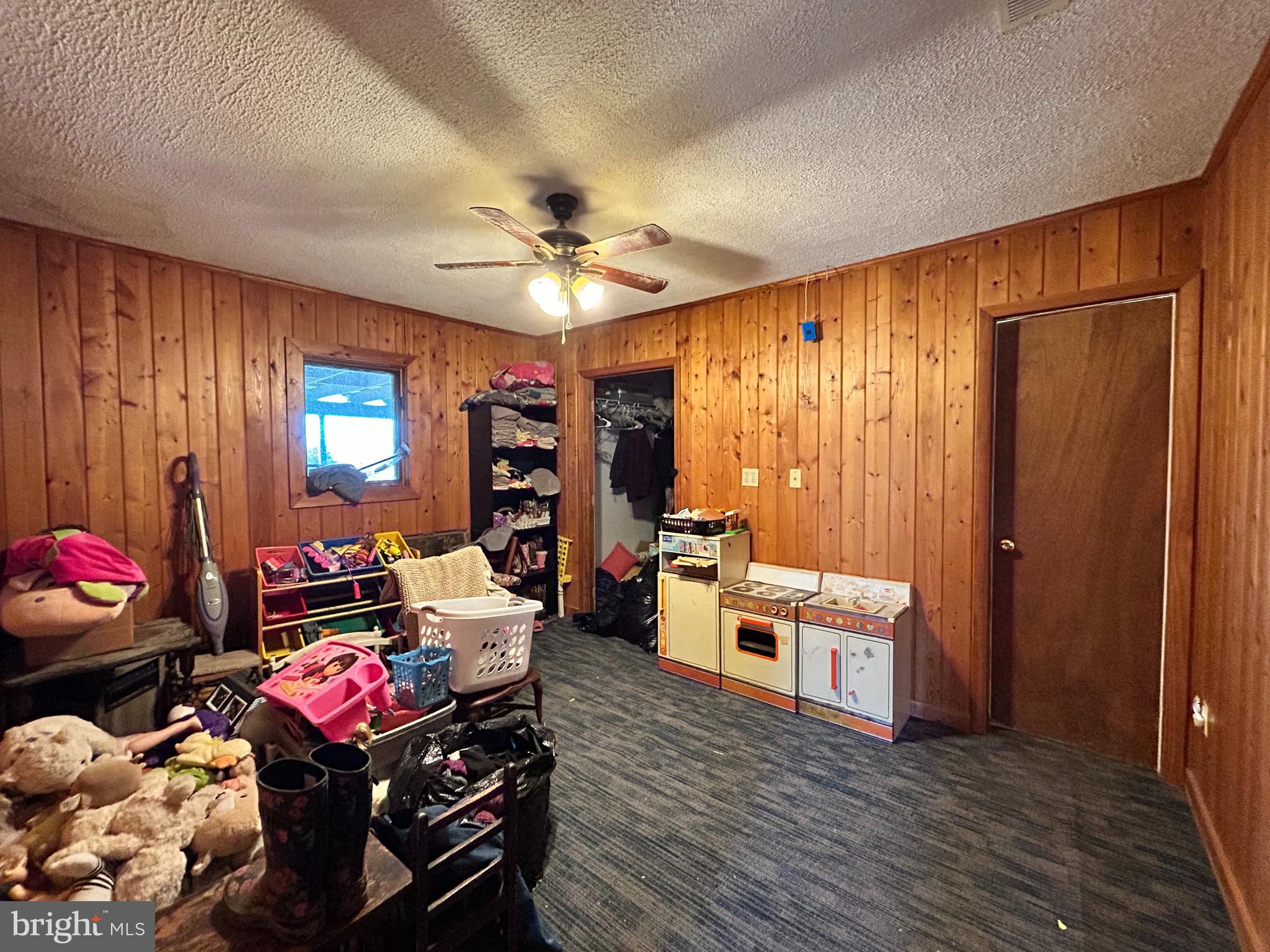 HAMPSHIRE COUNTY - Residential