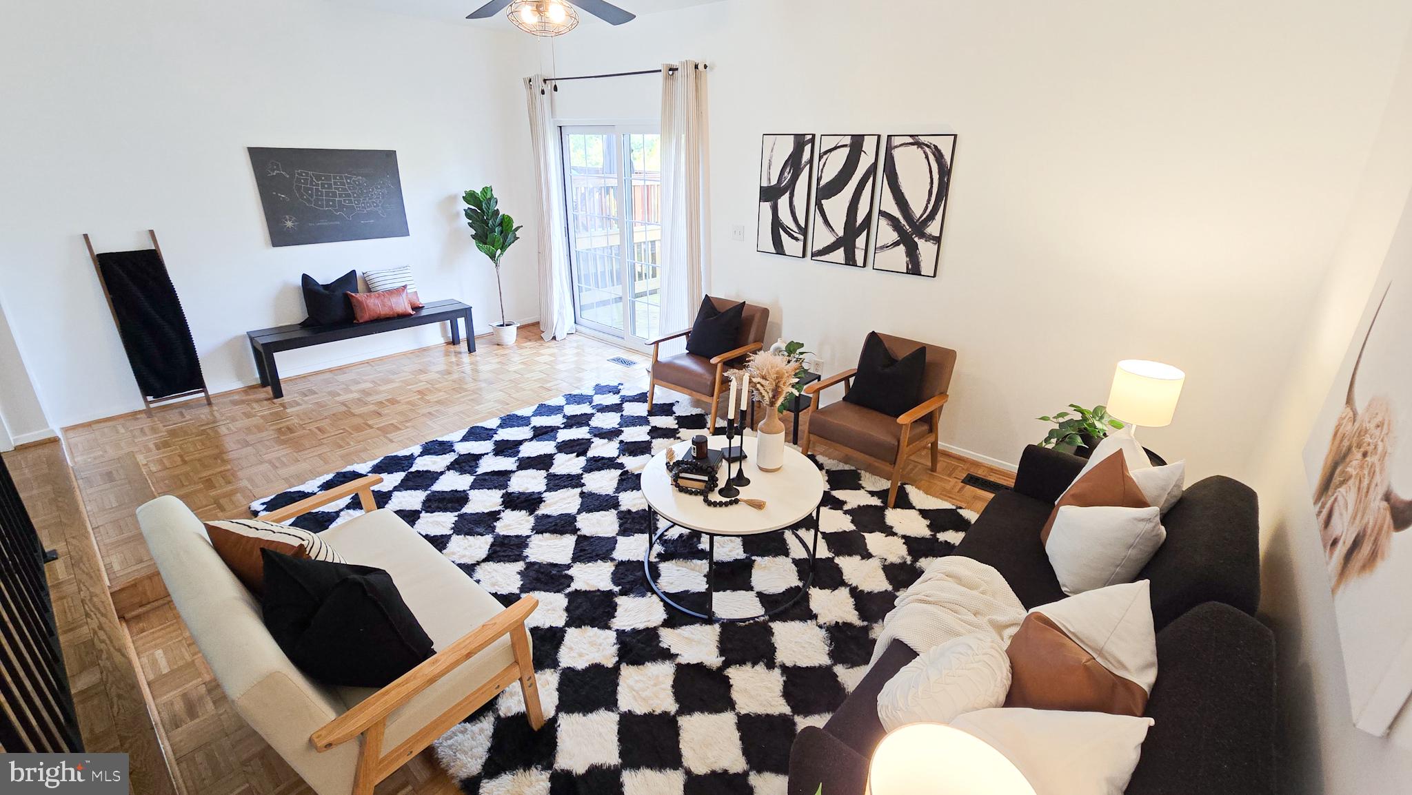 SEVEN COURTS - Residential