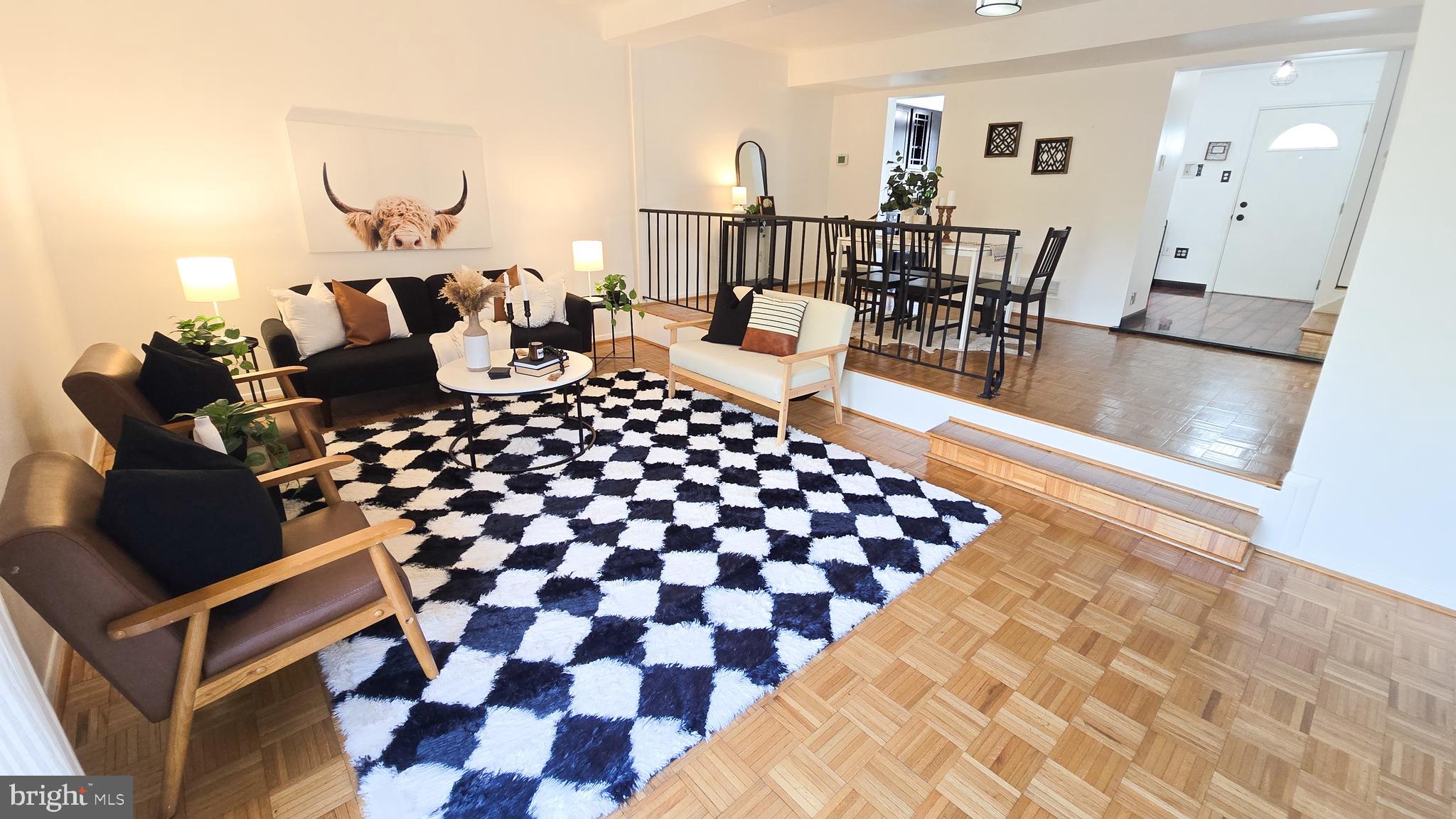 SEVEN COURTS - Residential