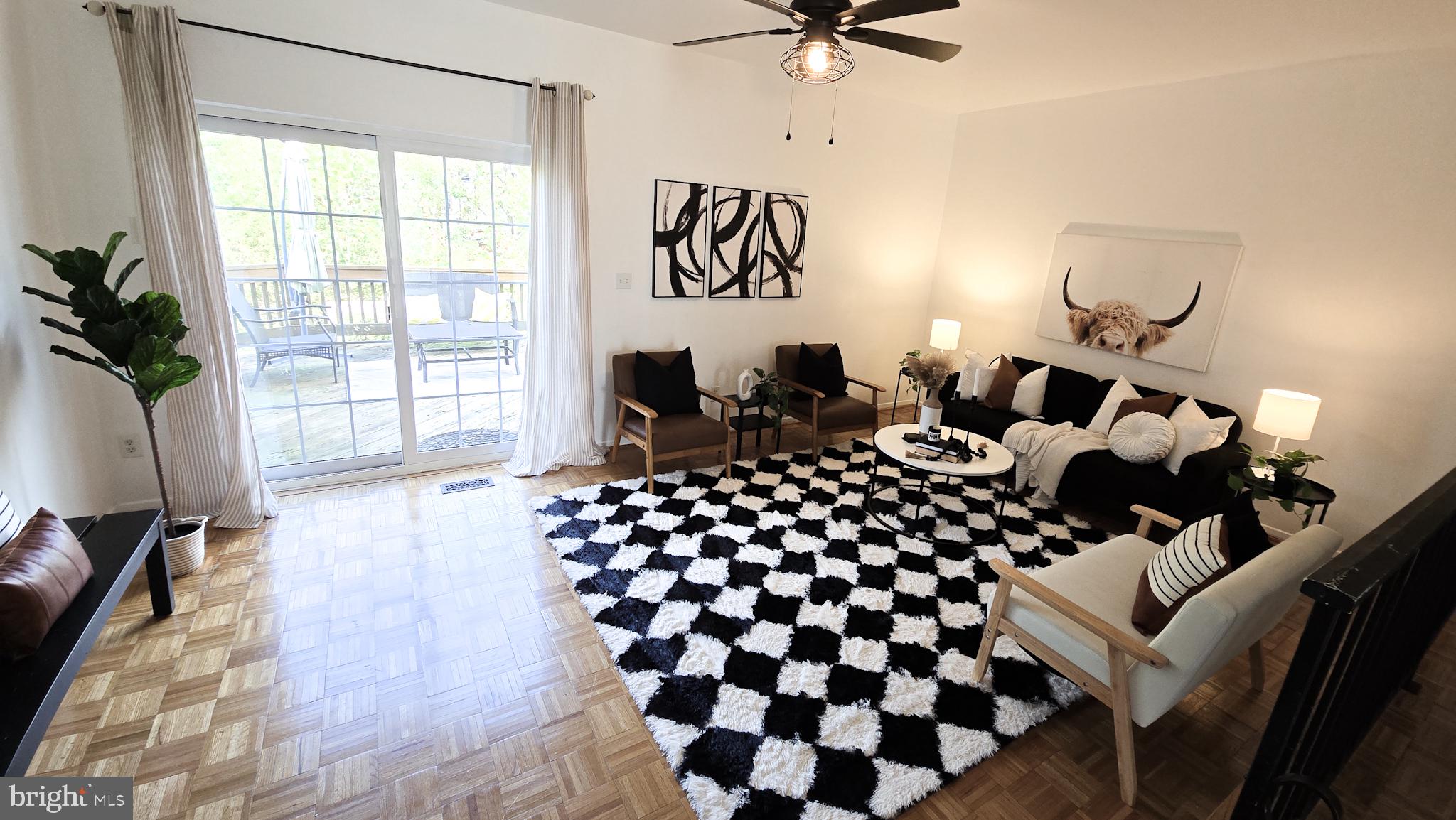 SEVEN COURTS - Residential