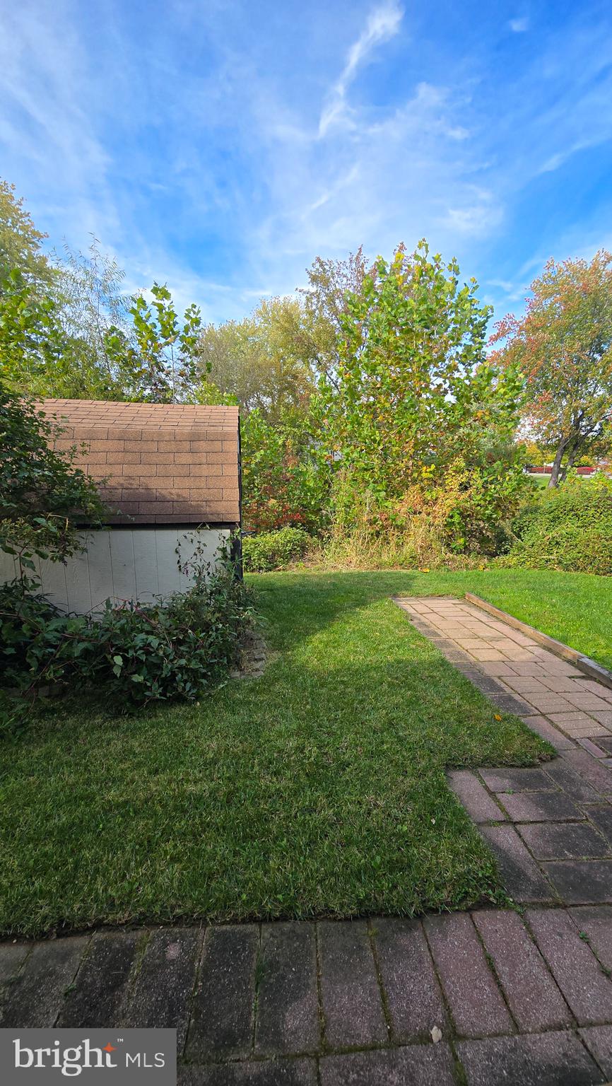 SEVEN COURTS - Residential