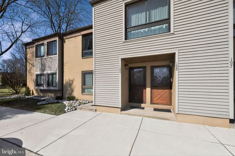 Condo For Sale - 196 Hunter Court<br/> MARLTON, NJ 08053