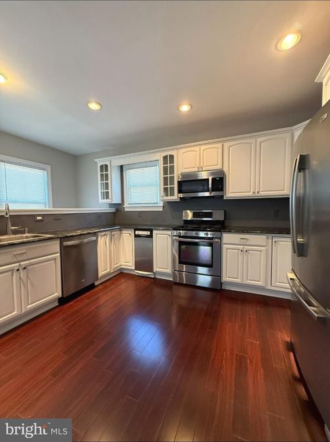 Photo of 21 East #apt B Avenue, WOODSTOWN, NJ 08098 (MLS # NJSA2016866)
