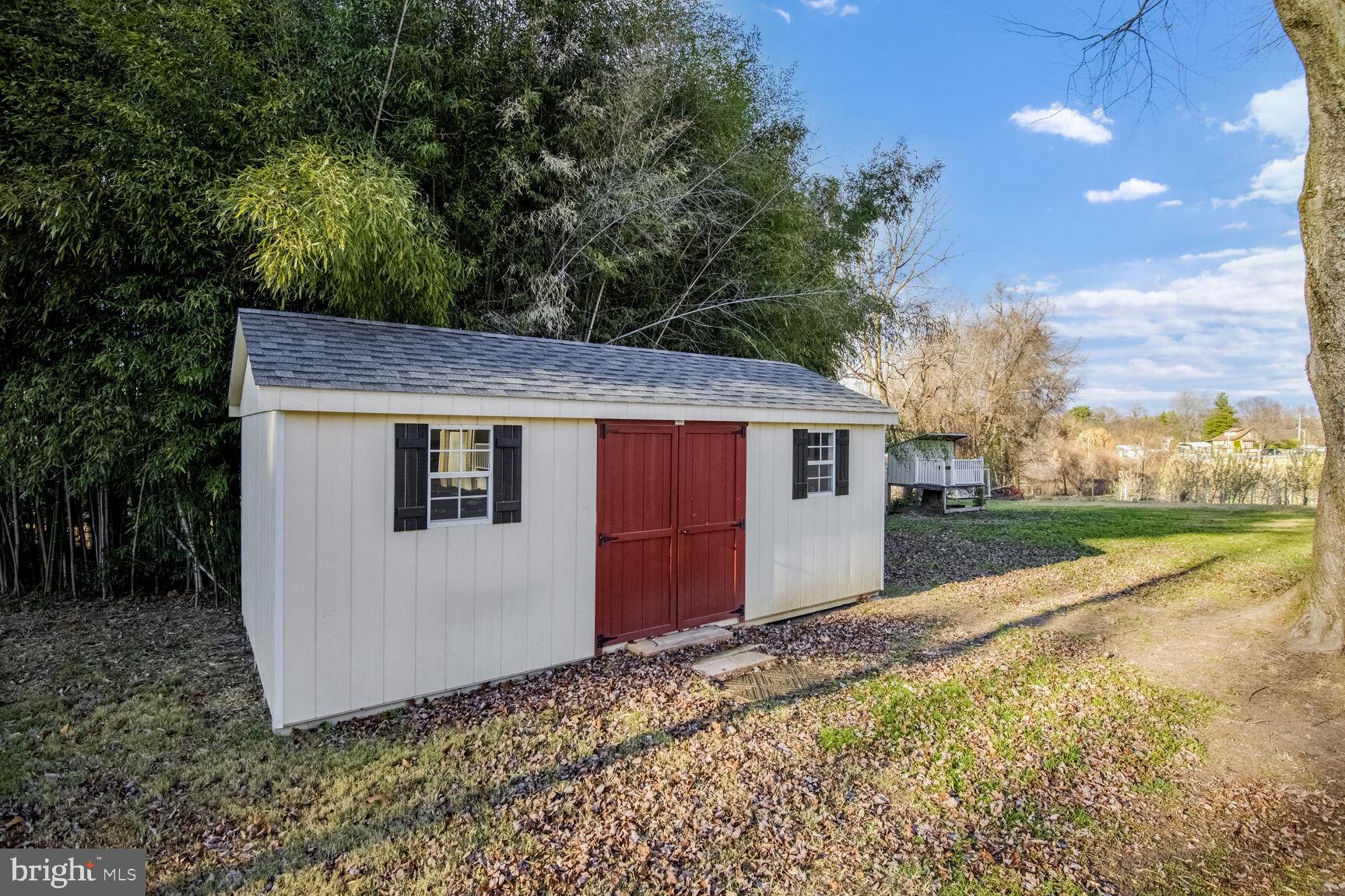 COLESVILLE OUTSIDE - Residential