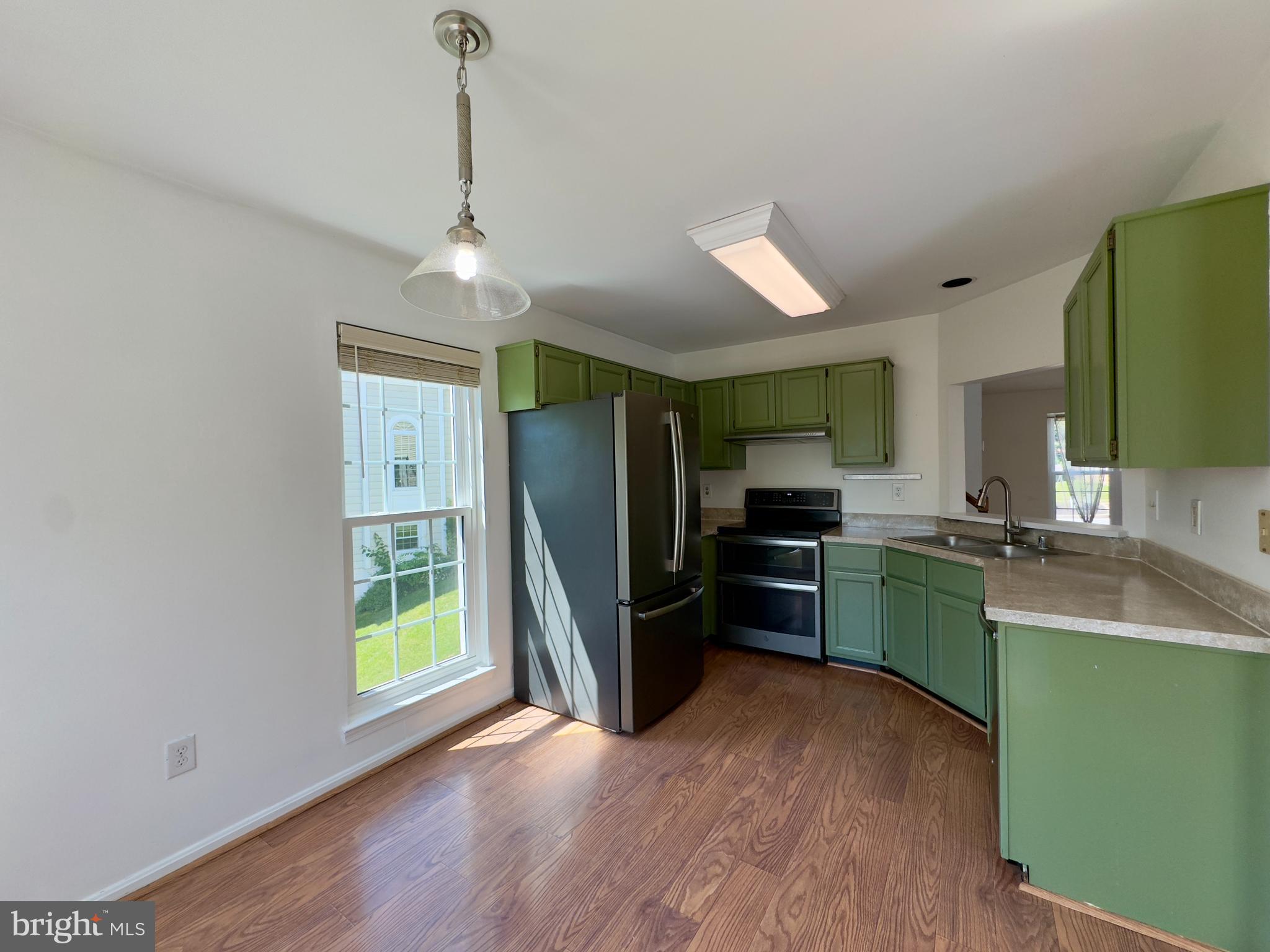 15 WOODHOLLOW COURT