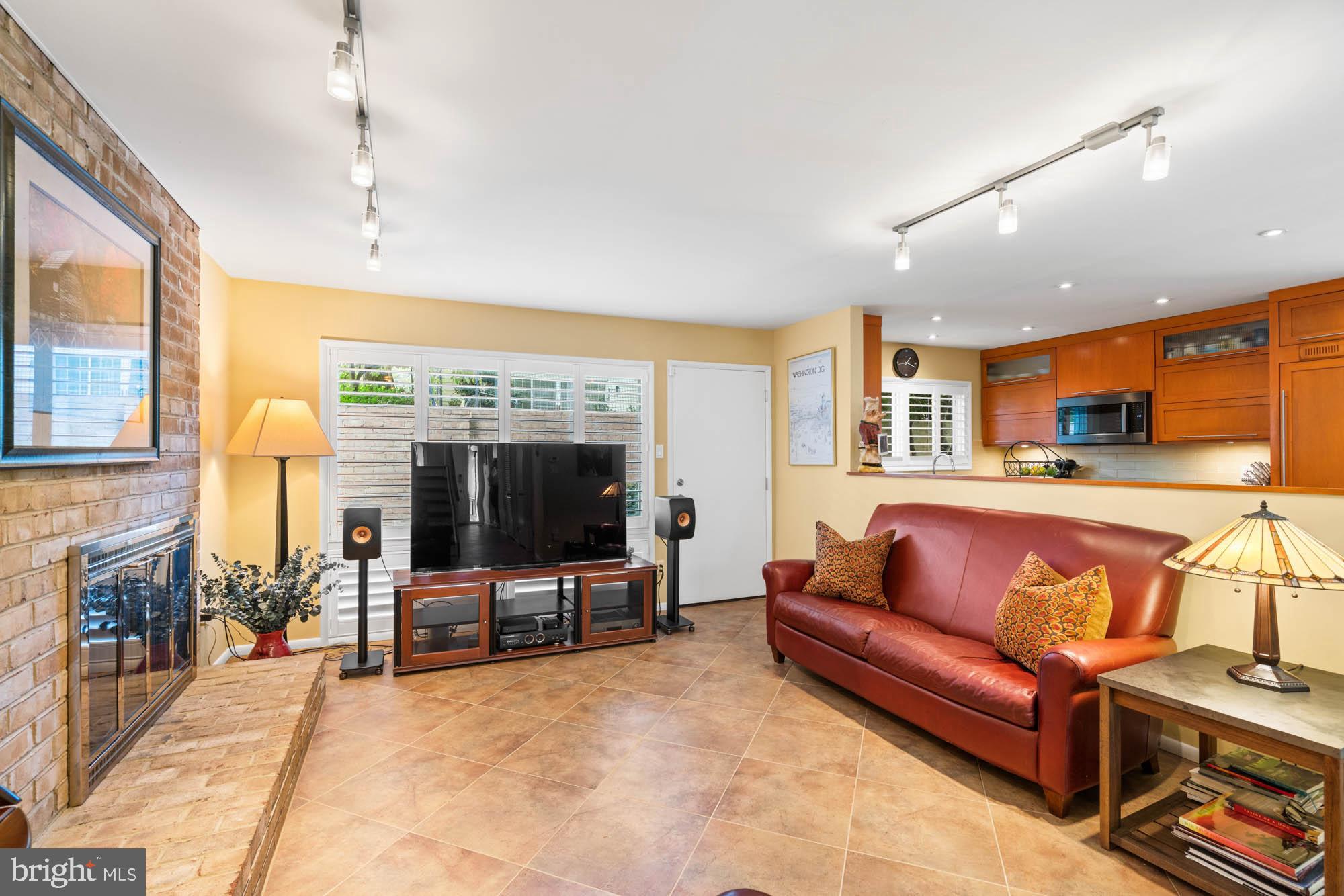 COURTS OF WYNGATE - Residential