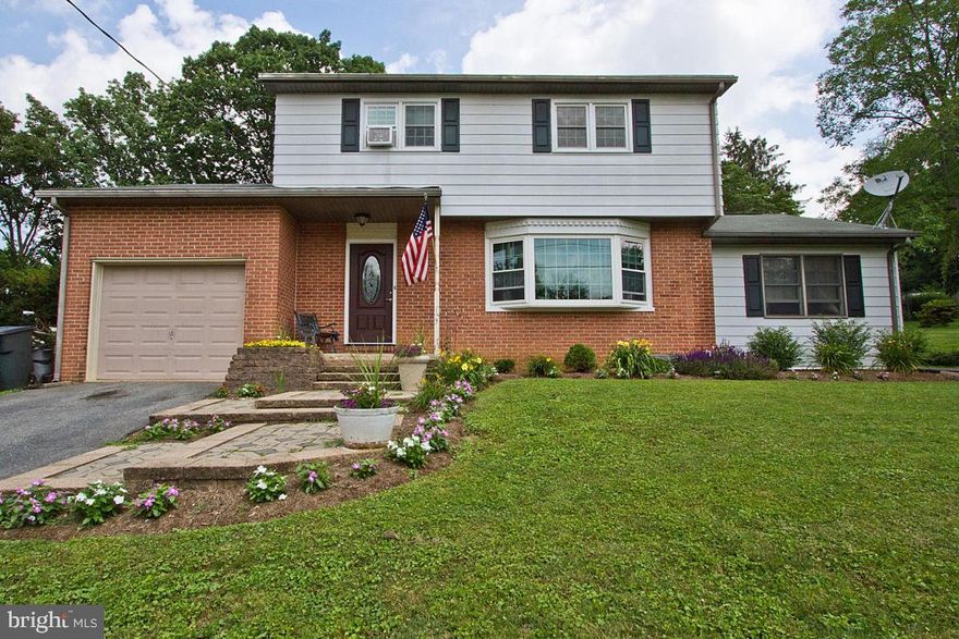 Beautiful 5 Bedroom Home in CV School District and East Lampeter Township. Hardwood Flooring, First Floor Master Bedroom, Breakfast Bar, Jet Black Appliances. Home is nestled in a quiet neighborhood between Lincoln Highway and Old Philadelphia Pike. Close proximity to Tanger and Rockvale Outlets, HACC Community College, Restaurants, Highway Access, and much more!