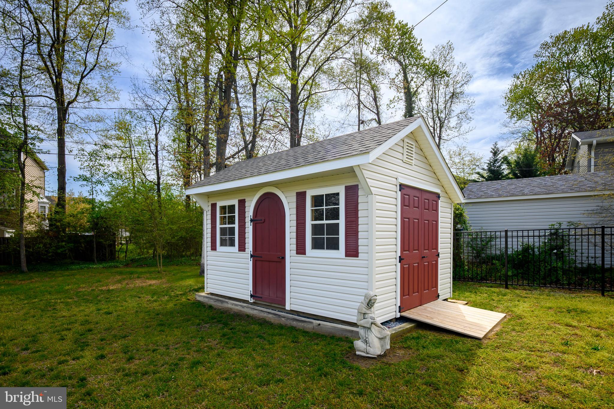 RIVA WOODS - Residential