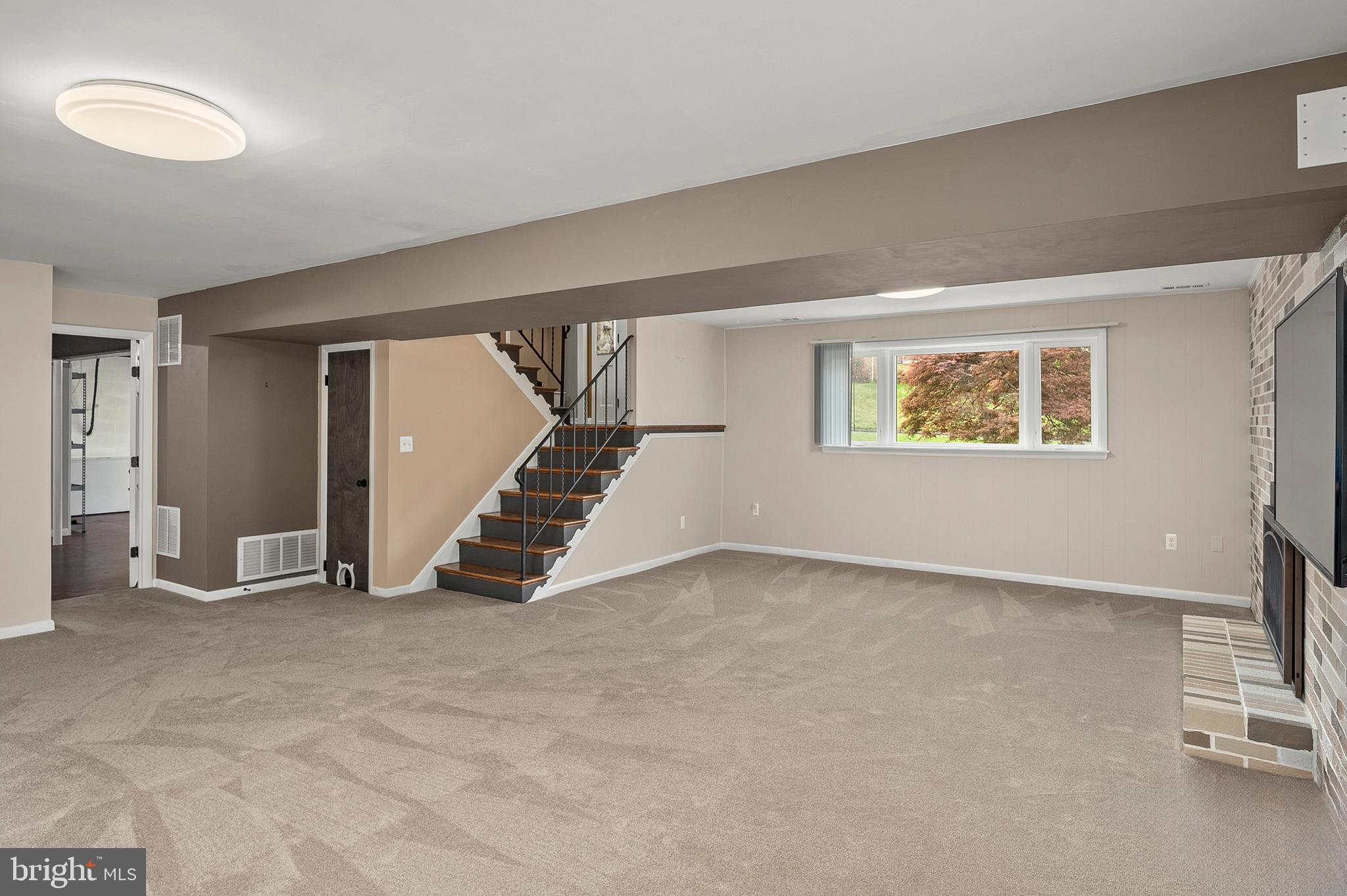 RIVA WOODS - Residential