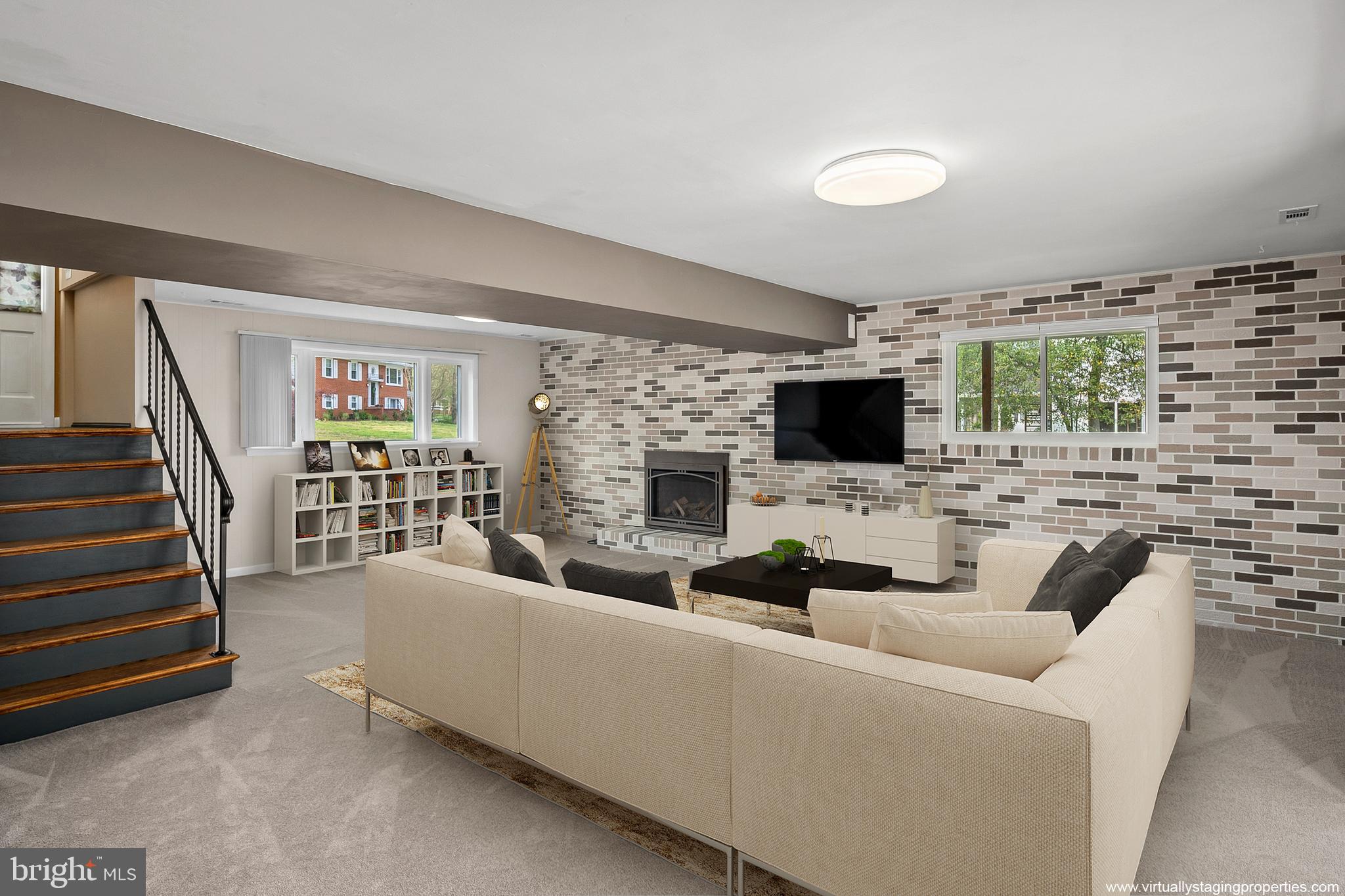 RIVA WOODS - Residential