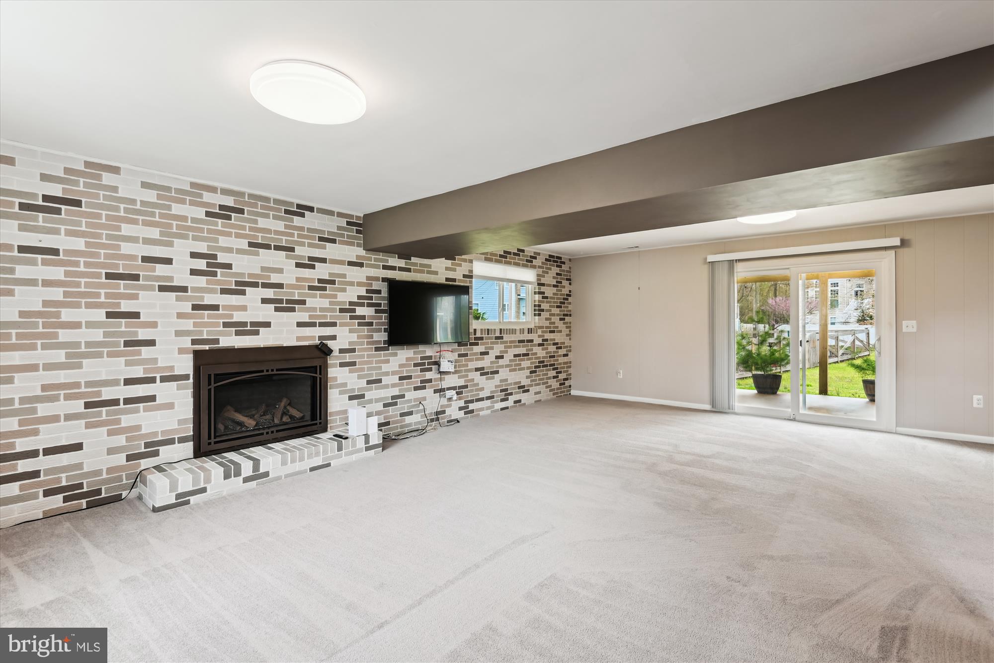 RIVA WOODS - Residential