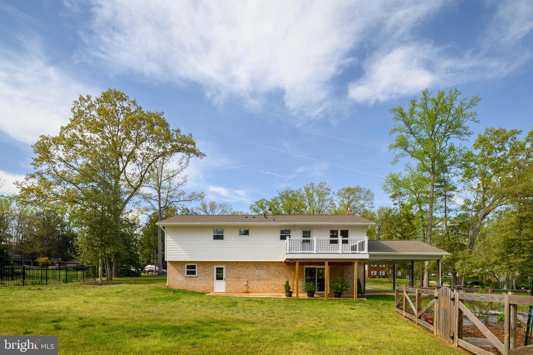 RIVA WOODS - Residential