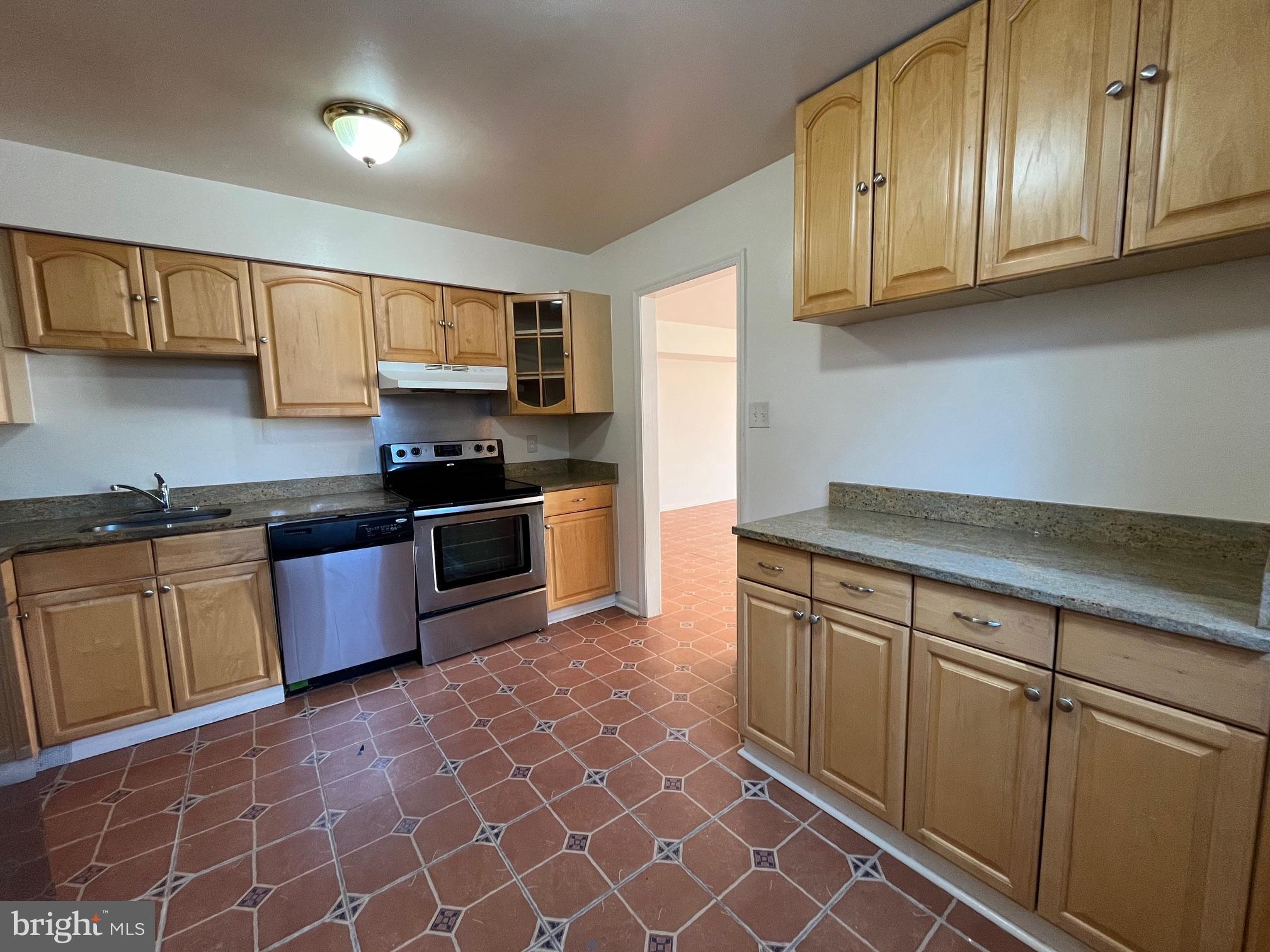 TERRACE TOWNHOUSES OF ANNANDALE - Residential Lease