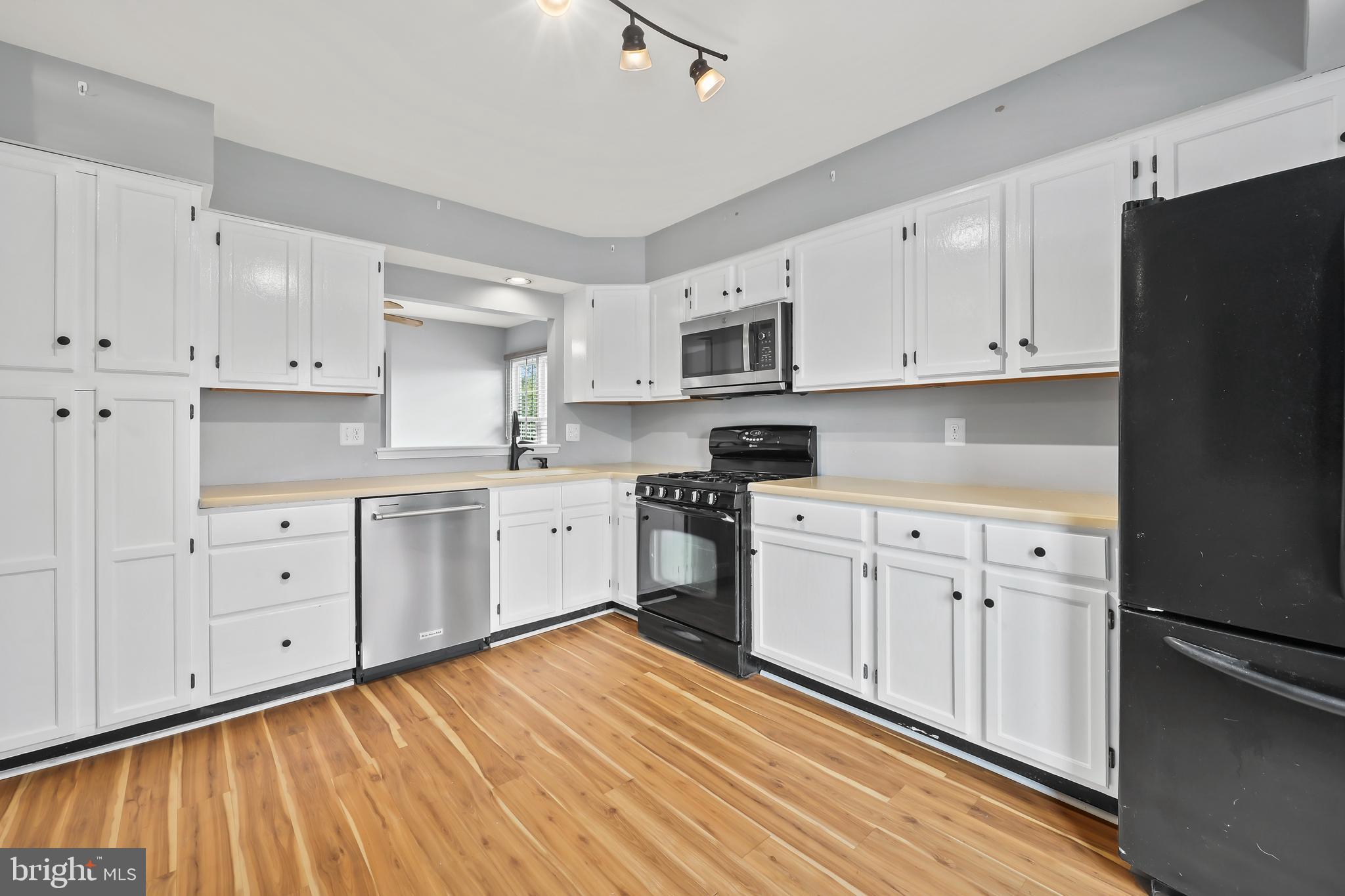 ROLLING BROOK - Residential