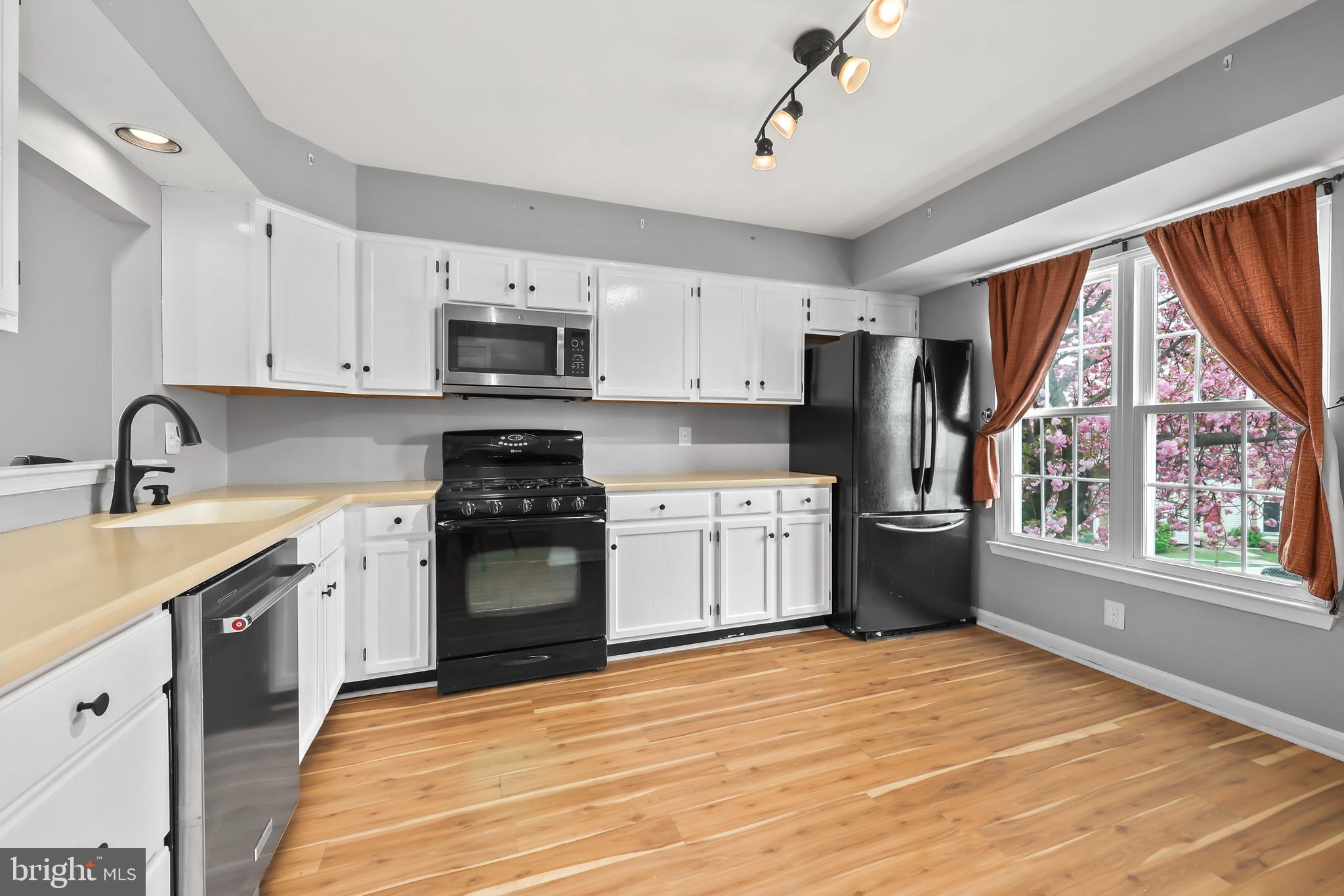 ROLLING BROOK - Residential