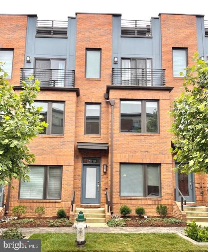 BEAUTIFUL TOWNHOME AT SHADY GROVE METRO!  Just steps from Metro's red line, shopping and Restaurants! 
This townhome feature 3 bedrooms,  3.5 bath,   walk in closets, ceiling fans,  loft area family room,   2 car tandem garage parking ,  rooftop terrace,  9' Ceilings, Granite Countertops,  Hardwood floors and much more!! Community Pool & Fitness center. 
MUST SEE!!