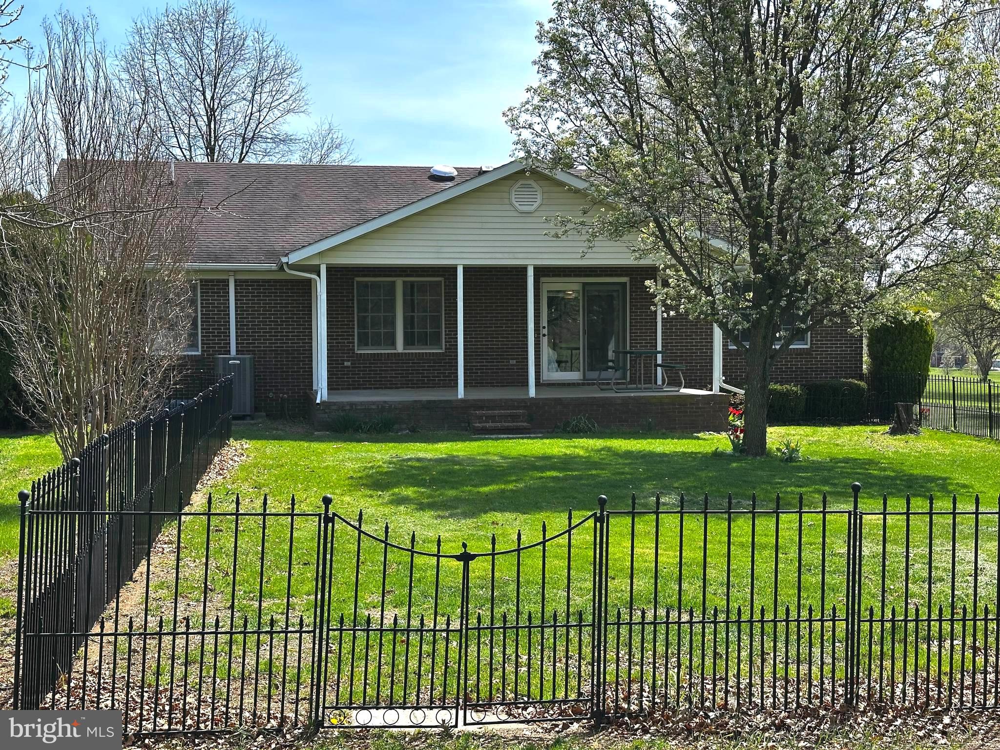 GERRARD ACRES - Residential