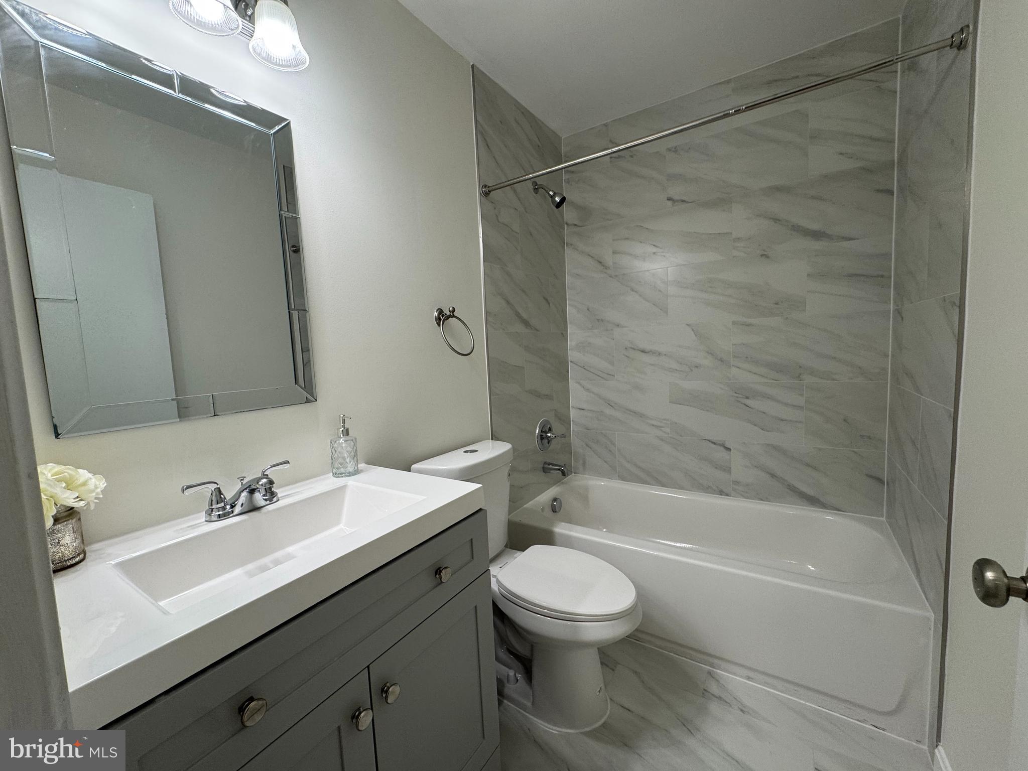 CROFTON COMMONS - Residential Lease