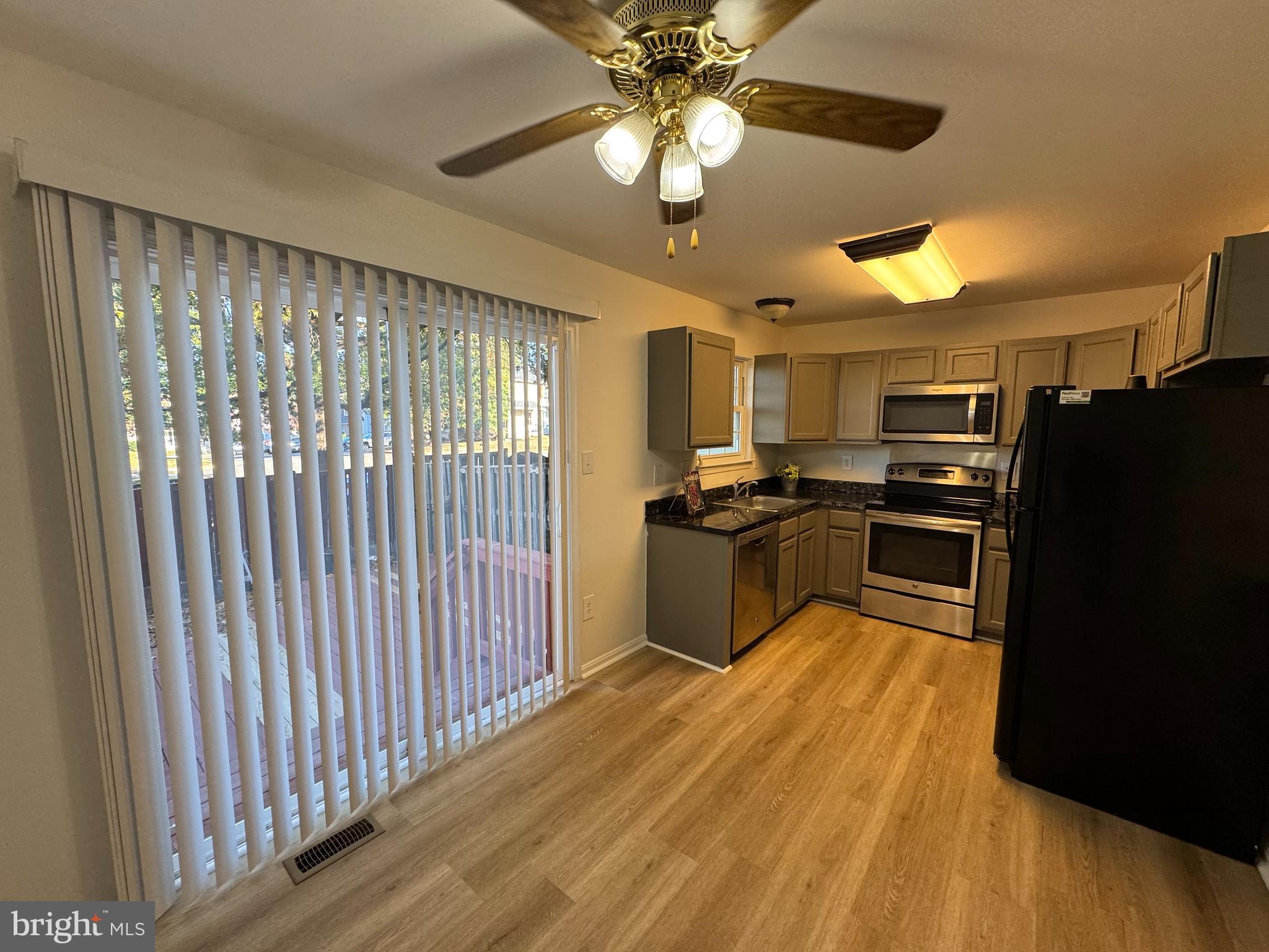 CROFTON COMMONS - Residential Lease