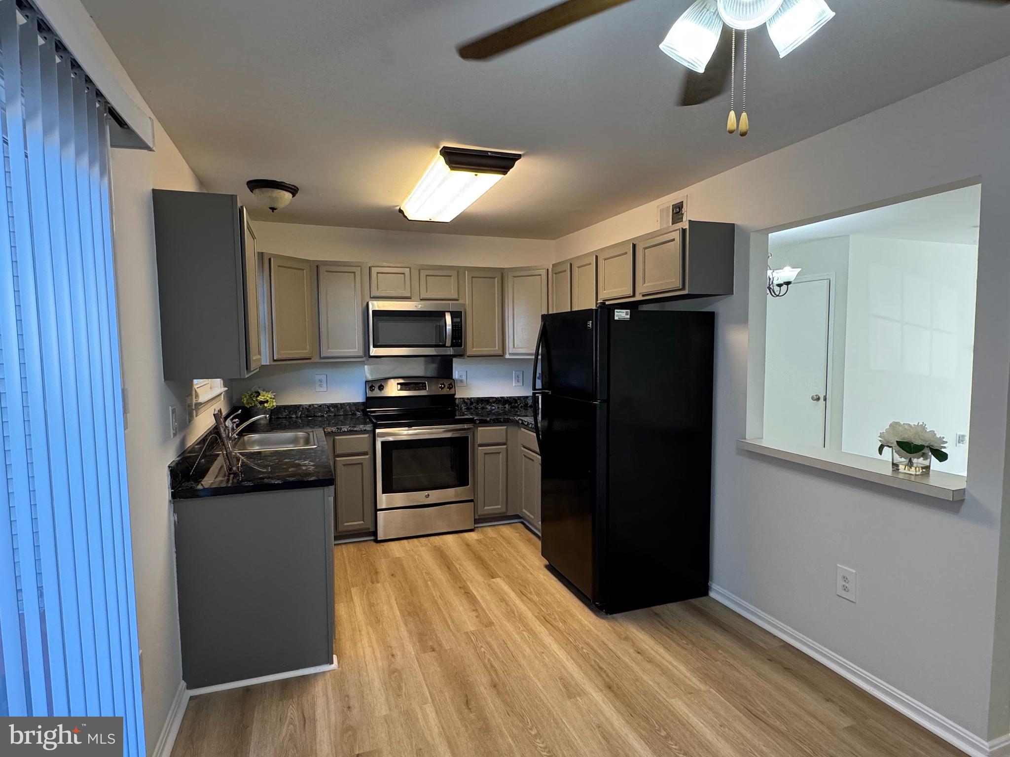 CROFTON COMMONS - Residential Lease