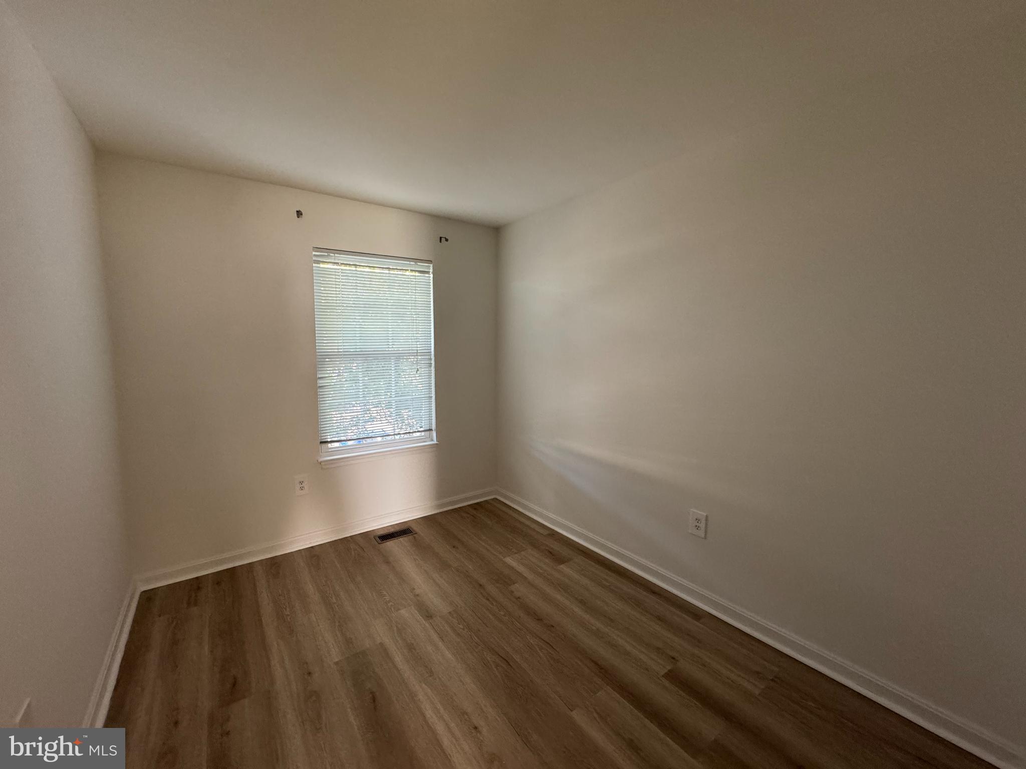 CROFTON COMMONS - Residential Lease