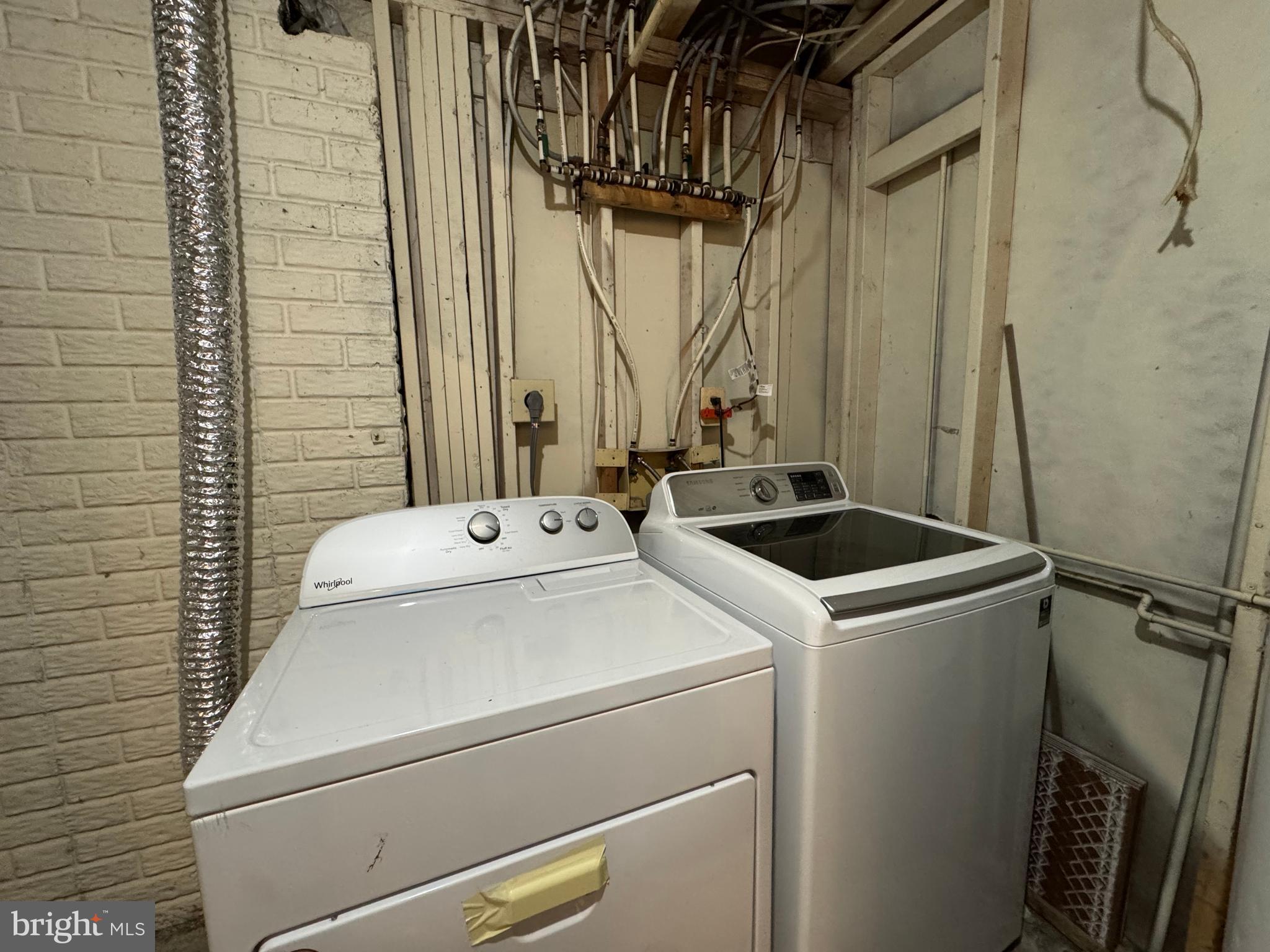 CROFTON COMMONS - Residential Lease